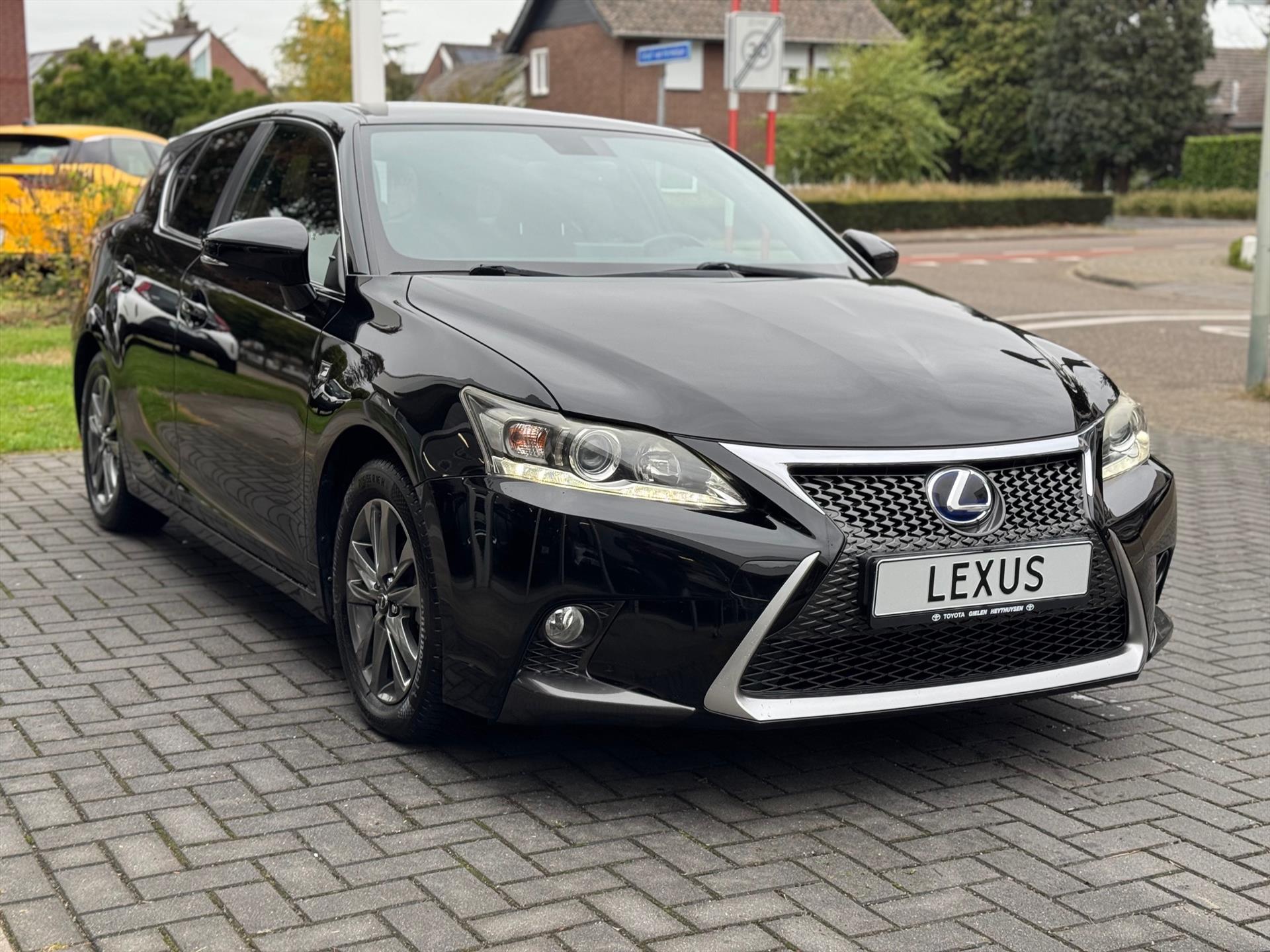 Lexus CT 200h F Sport Line | 2e eigenaar, Navigatie, Stoelverwarming, Privacy glass, 16 inch, Parkeercamera 48088588-3.jpg | Autobedrijf Gielen