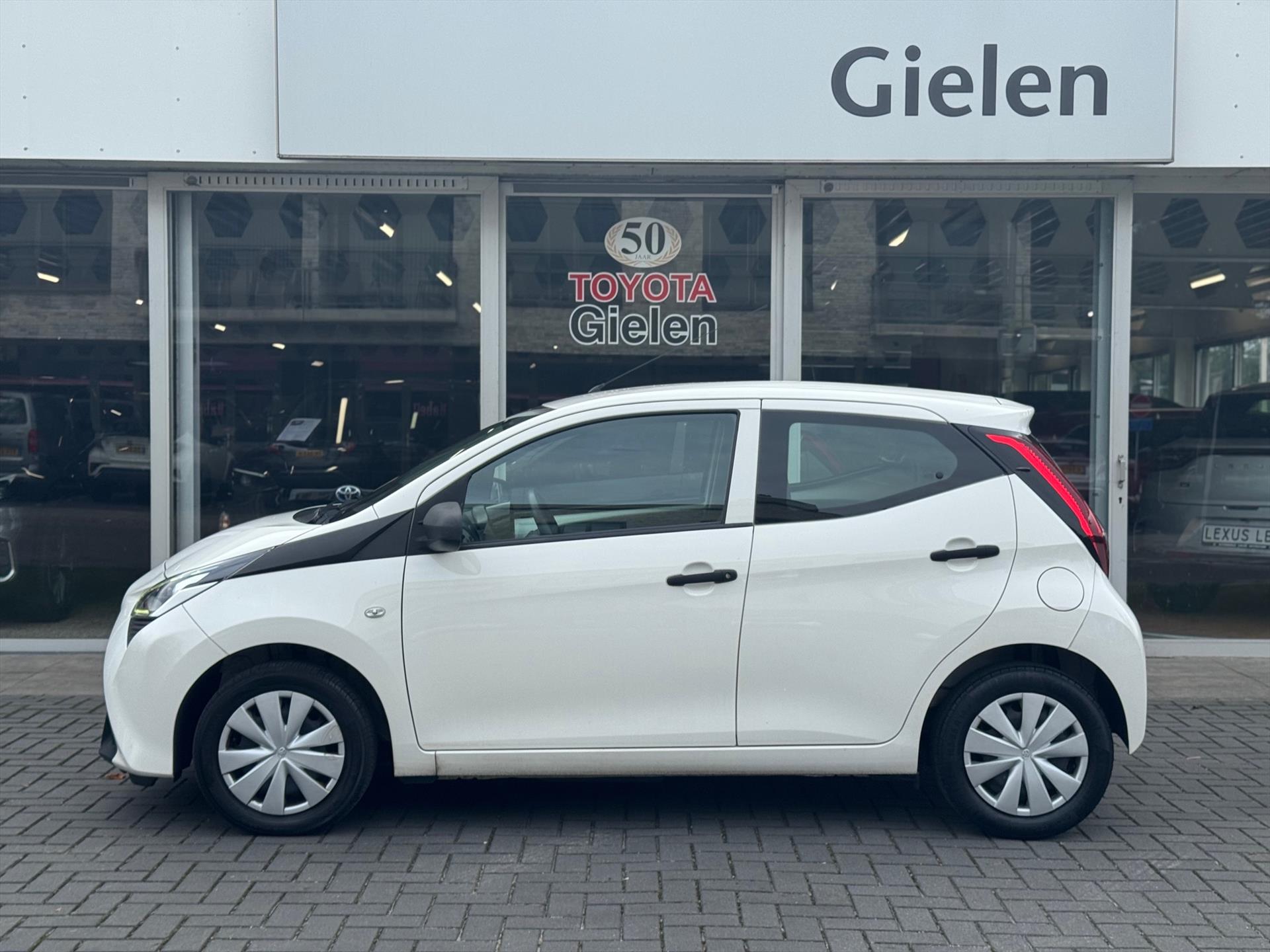 Toyota Aygo 1.0 VVT-i 72pk | Eerste eigenaar, 5 deurs, Stuurwielbedining, Snelheidsbegrenzer, Centrale deurvergrendeling met afstandsbedieni 48156462-2.jpg | Autobedrijf Gielen