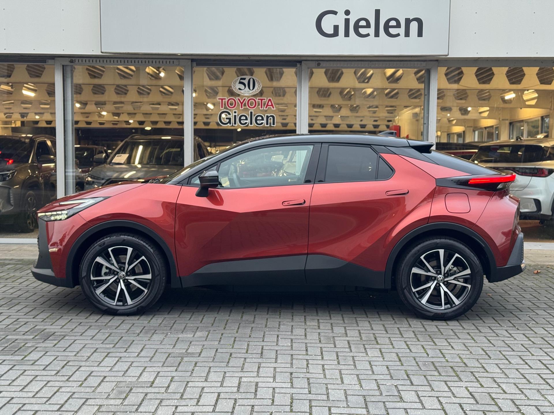 Toyota C-HR 2.0 High Power PHEV 223pk Dynamic Plus | Elektrische achterklep, Stoel + Stuurverwarming, Dodehoekherkenning 48160619-2.jpg | Autobedrijf Gielen