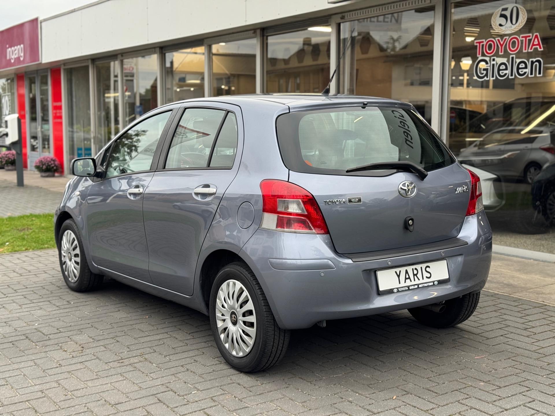 Toyota Yaris 1.3 VVT-i Automaat 5D Aspiration | 2e eigenaar, Parkeersensoren, Climate control, Elektrische ramen, Centrale deurvergrendeling 48292666-2.jpg | Autobedrijf Gielen