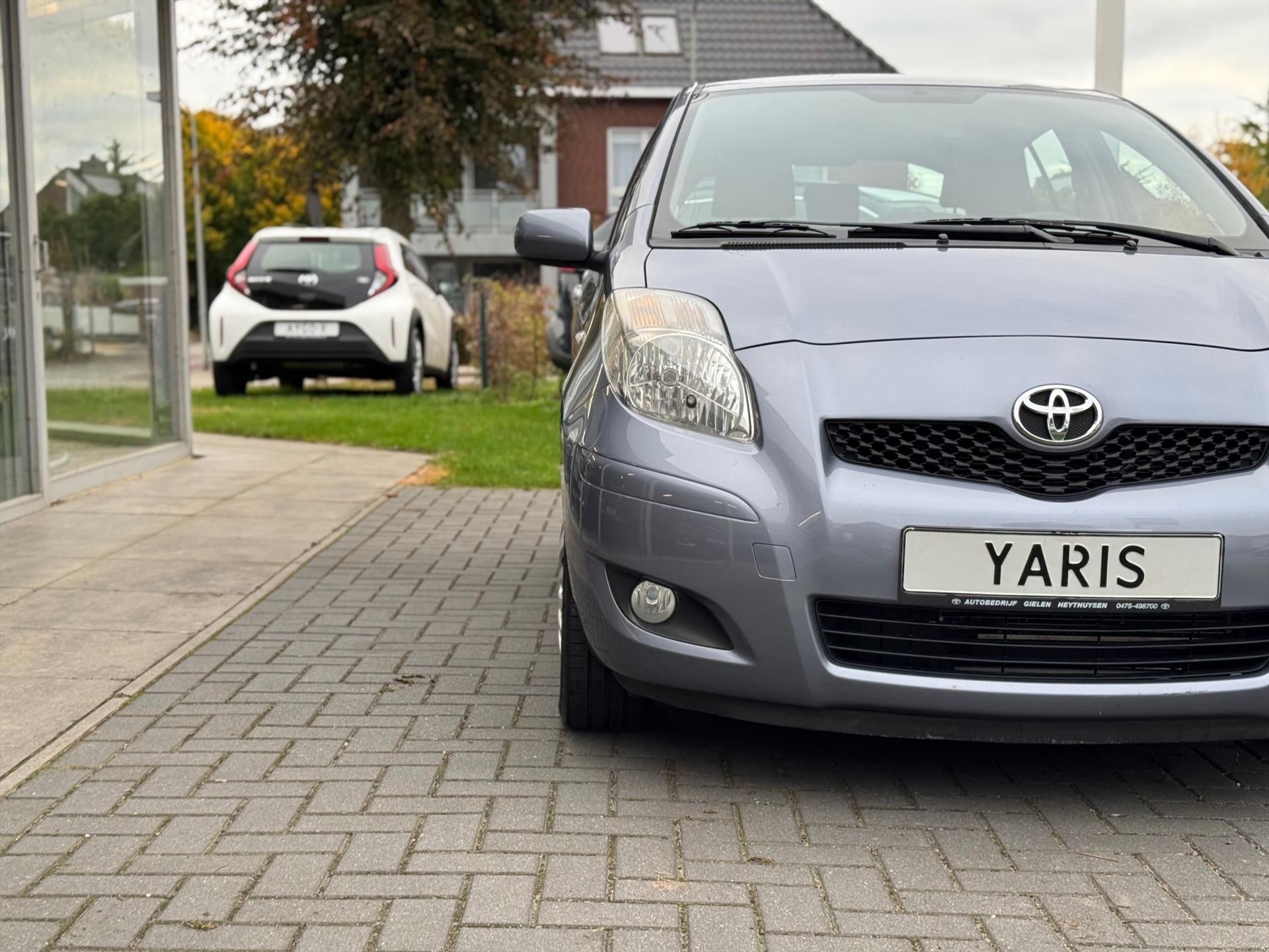 Toyota Yaris 1.3 VVT-i Automaat 5D Aspiration | 2e eigenaar, Parkeersensoren, Climate control, Elektrische ramen, Centrale deurvergrendeling 48292666-4.jpg | Autobedrijf Gielen