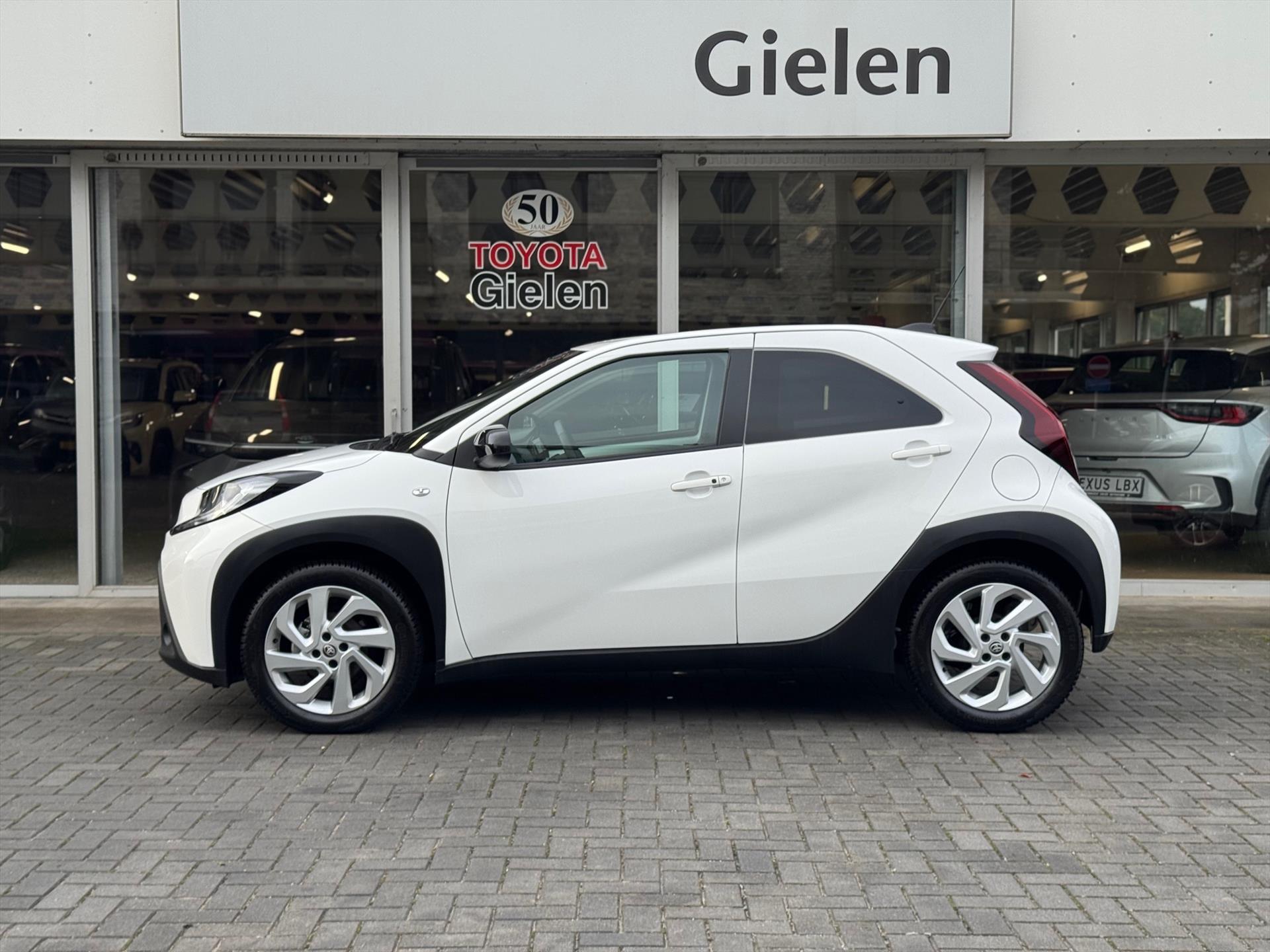 Toyota Aygo X 1.0 VVT-i MT First Plus | Lichtmetalen velgen, Climate control, Stoelverwarming, Keyless, Apple CarPlay/Android auto 48326626-2.jpg | Autobedrijf Gielen