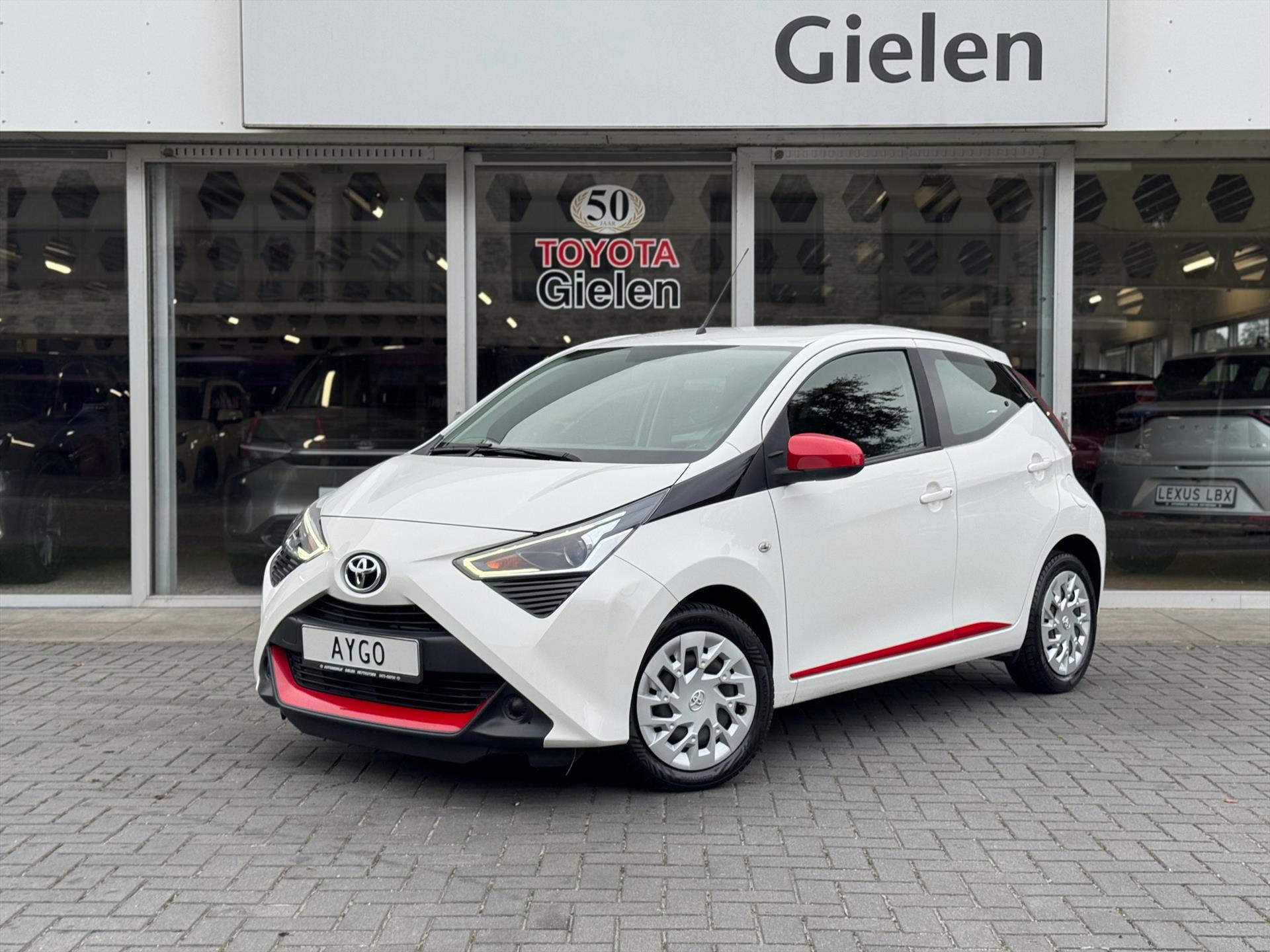 Toyota Aygo 1.0 VVT-i Automaat 5D X-Play | Eerste eigenaar, Apple CarPlay/Android Auto, Parkeercamera, Bluetooth, Stuurbediening 48326860-0.jpg | Autobedrijf Gielen
