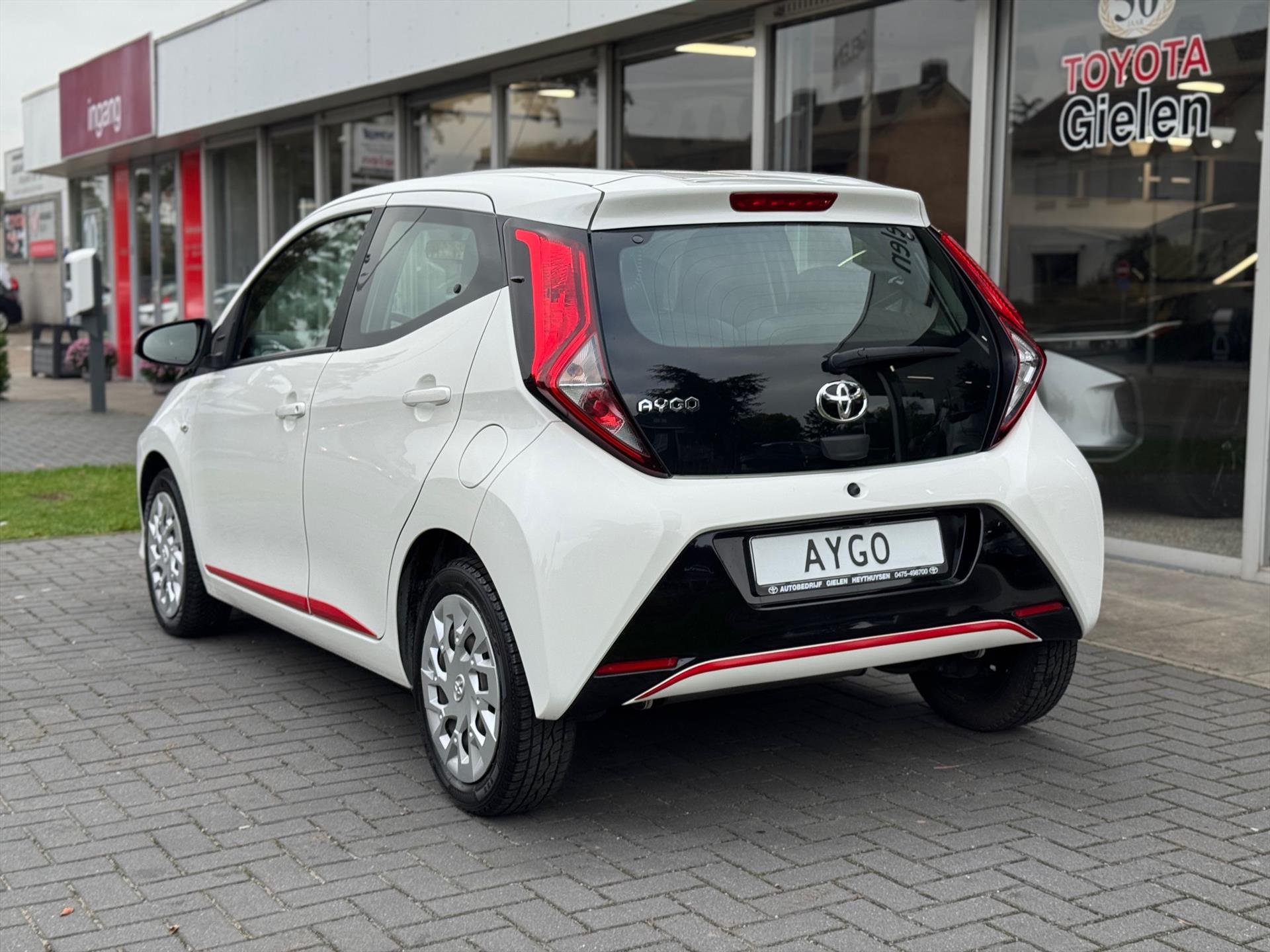 Toyota Aygo 1.0 VVT-i Automaat 5D X-Play | Eerste eigenaar, Apple CarPlay/Android Auto, Parkeercamera, Bluetooth, Stuurbediening 48326860-3.jpg | Autobedrijf Gielen