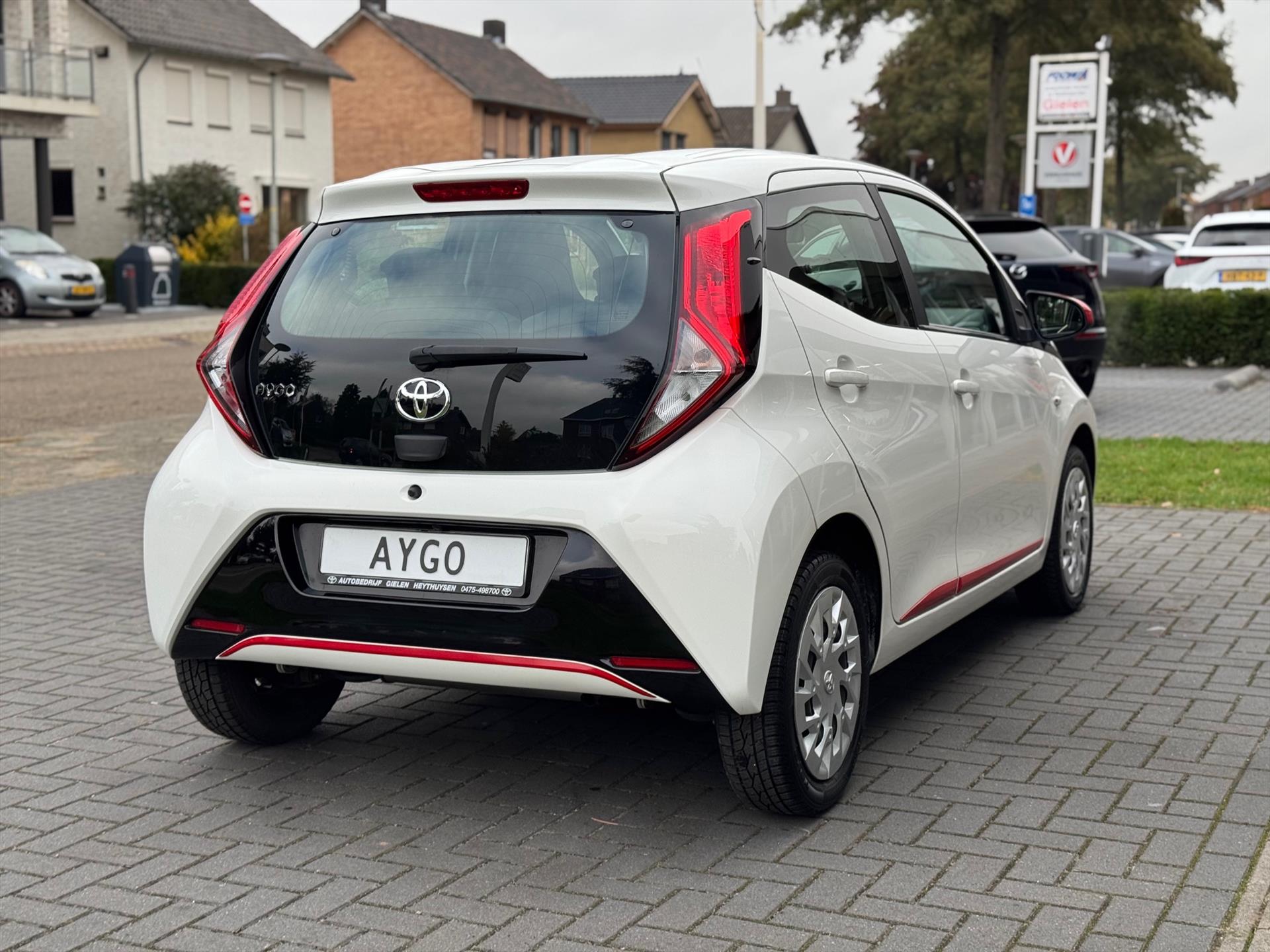 Toyota Aygo 1.0 VVT-i Automaat 5D X-Play | Eerste eigenaar, Apple CarPlay/Android Auto, Parkeercamera, Bluetooth, Stuurbediening 48326860-4.jpg | Autobedrijf Gielen