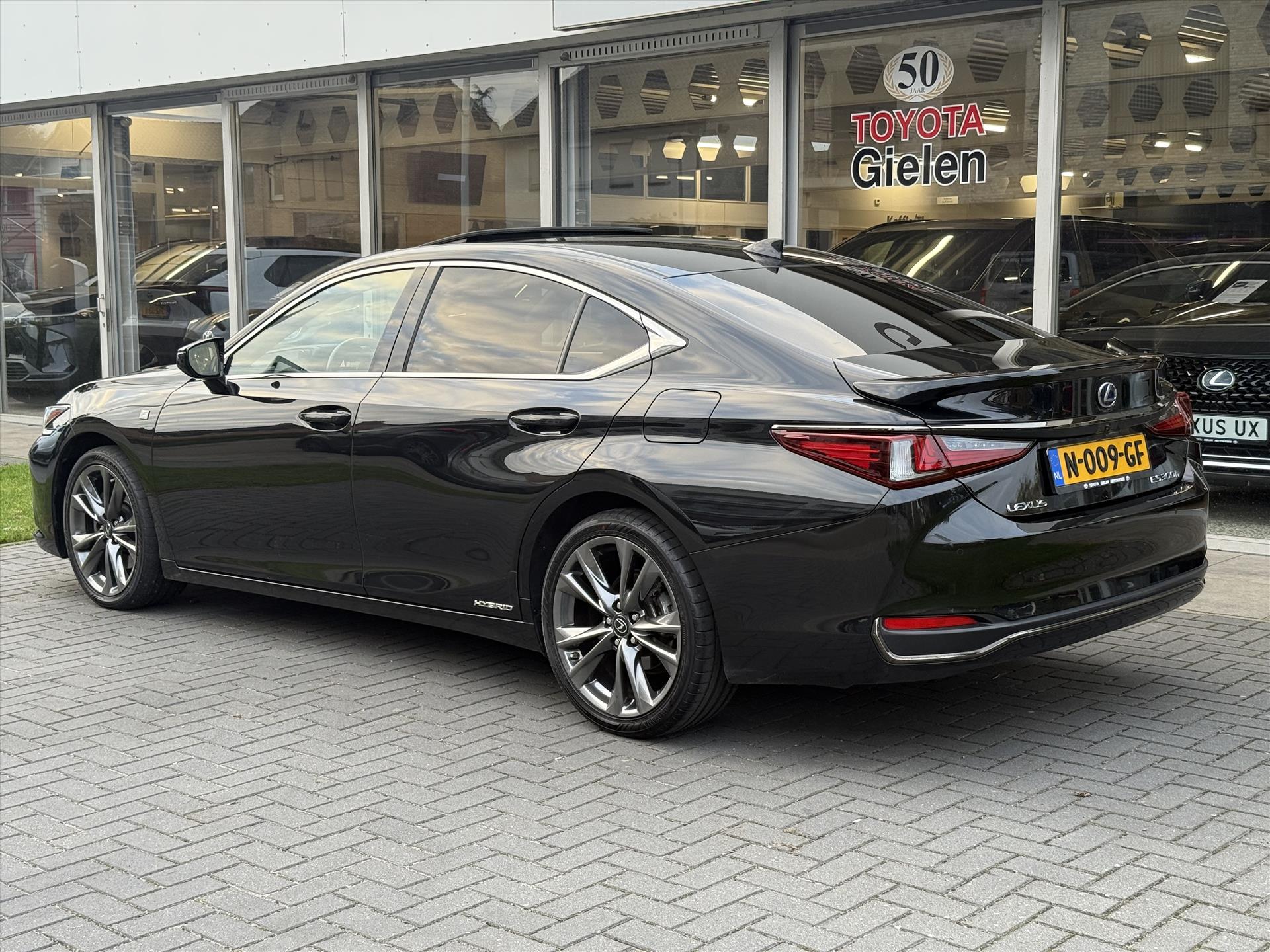 Lexus ES 300h F Sport Line | Eerste eigenaar, Schuifdak, Memory, Stoel + Stuurverwarming, 19 inch, LED, Apple CarPlay/Android auto 48386597-3.jpg | Autobedrijf Gielen