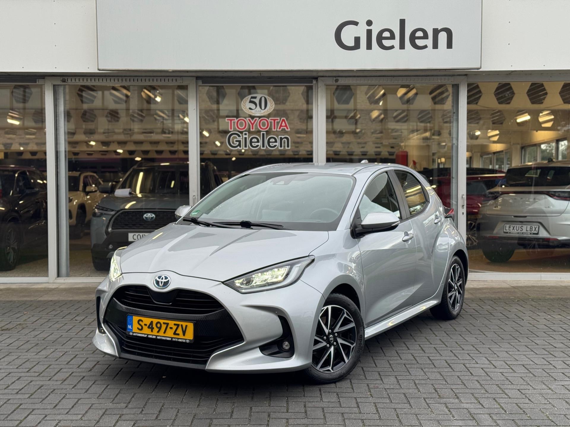 Toyota Yaris 1.5 Hybrid Dynamic | 16 inch, LED, Apple CarPlay/Android Auto, parkeercamera, Climate control, Adaptive cruise control 48445508-0.jpg | Autobedrijf Gielen