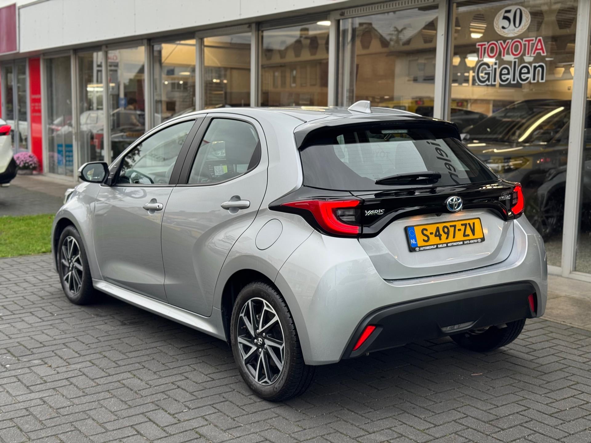Toyota Yaris 1.5 Hybrid Dynamic | 16 inch, LED, Apple CarPlay/Android Auto, parkeercamera, Climate control, Adaptive cruise control 48445508-3.jpg | Autobedrijf Gielen