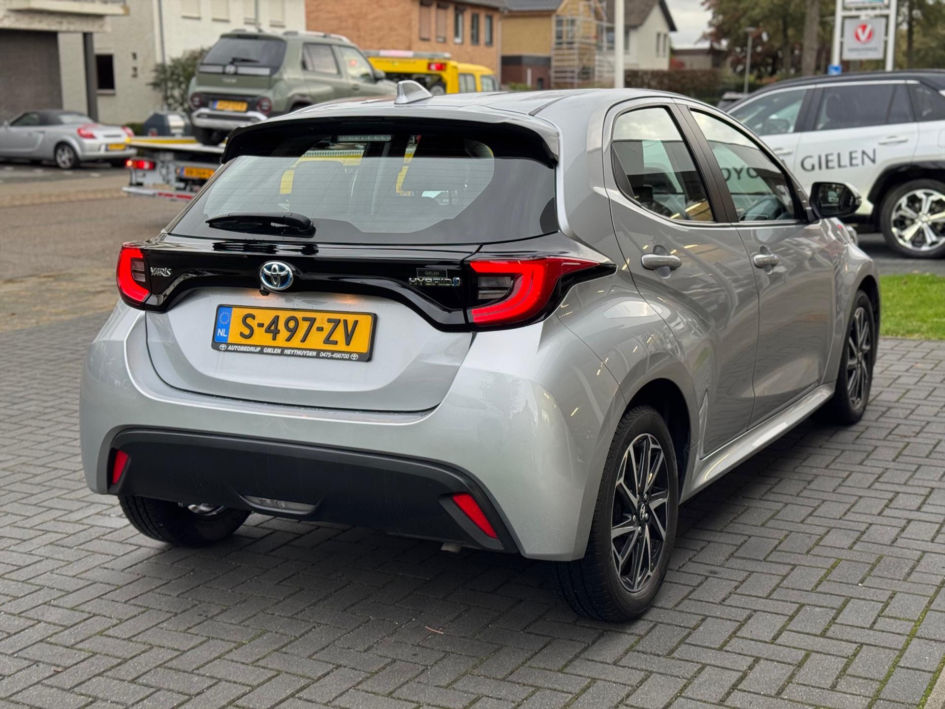 Toyota Yaris 1.5 Hybrid Dynamic | 16 inch, LED, Apple CarPlay/Android Auto, parkeercamera, Climate control, Adaptive cruise control 48445508-4.jpg | Autobedrijf Gielen