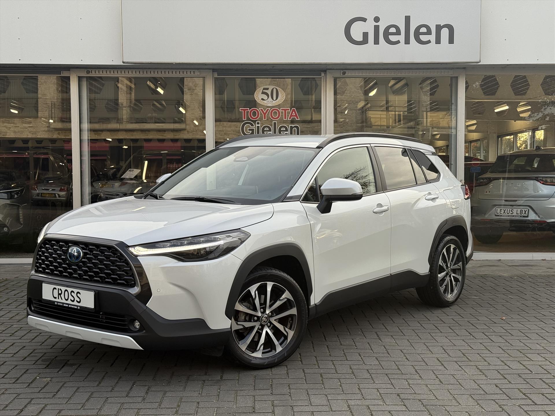 Toyota Corolla Cross 1.8 Hybrid Style | Parelmoer wit, Dodehoekherkenning, Parkeersensoren, Stoel + Stuurverwarming, Keyless, 18 inch 48457986-0.jpg | Autobedrijf Gielen
