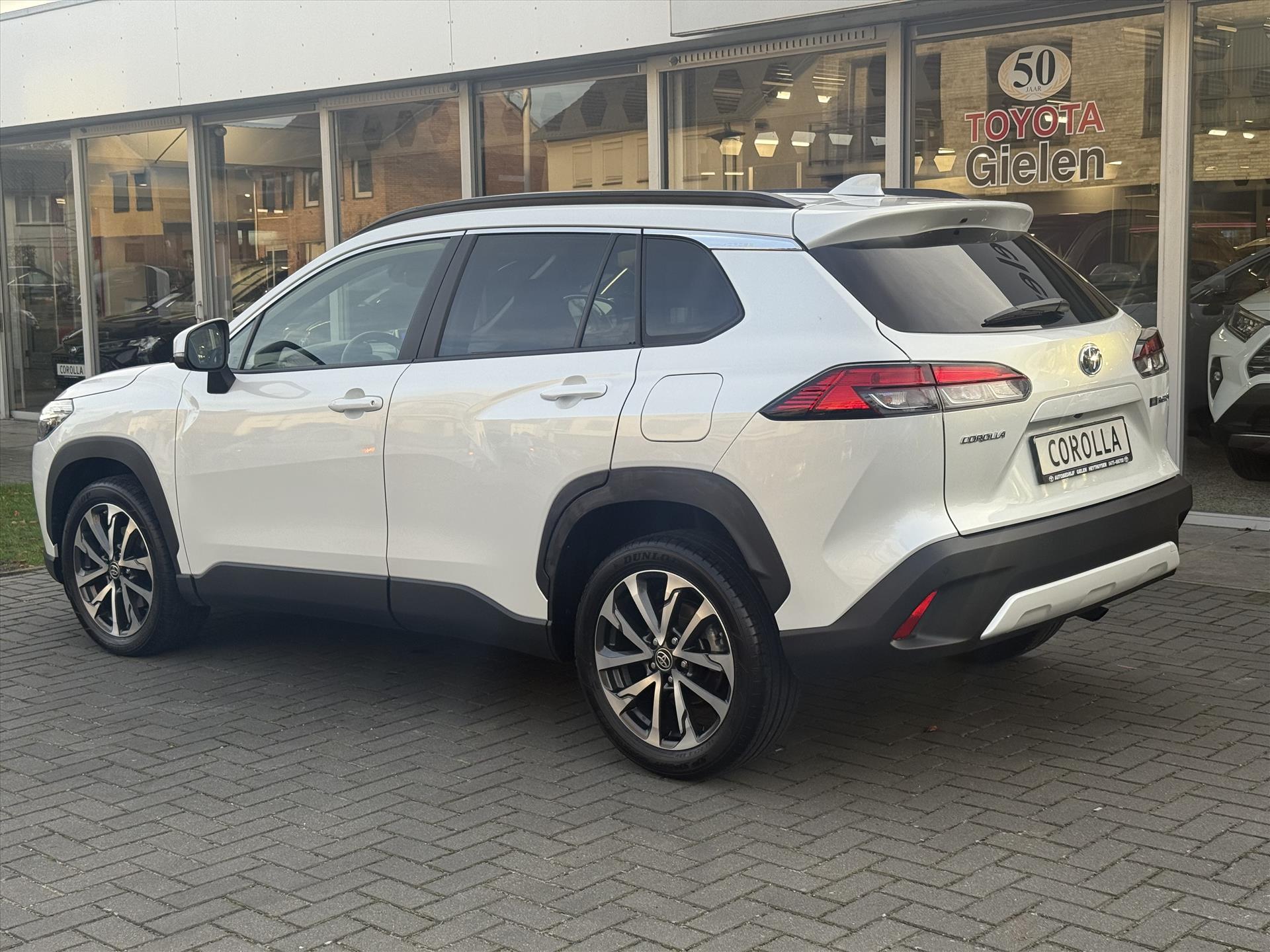 Toyota Corolla Cross 1.8 Hybrid Style | Parelmoer wit, Dodehoekherkenning, Parkeersensoren, Stoel + Stuurverwarming, Keyless, 18 inch 48457986-2.jpg | Autobedrijf Gielen