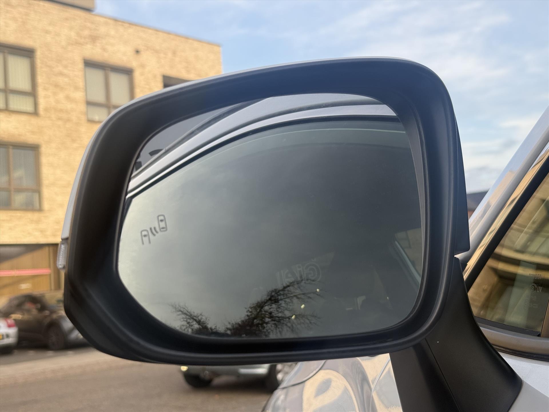 Toyota Corolla Cross 1.8 Hybrid Style | Parelmoer wit, Dodehoekherkenning, Parkeersensoren, Stoel + Stuurverwarming, Keyless, 18 inch 48457986-3.jpg | Autobedrijf Gielen