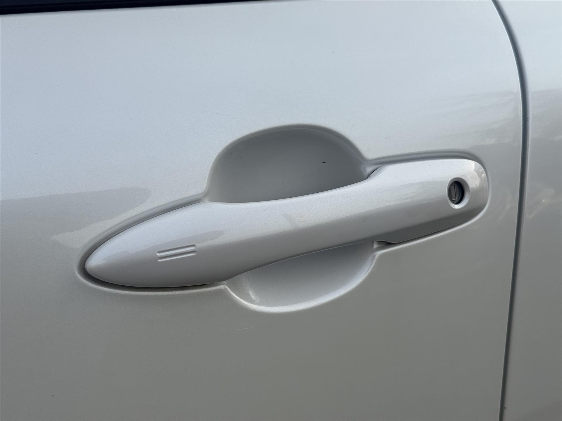 Toyota Corolla Cross 1.8 Hybrid Style | Parelmoer wit, Dodehoekherkenning, Parkeersensoren, Stoel + Stuurverwarming, Keyless, 18 inch 48457986-4.jpg | Autobedrijf Gielen