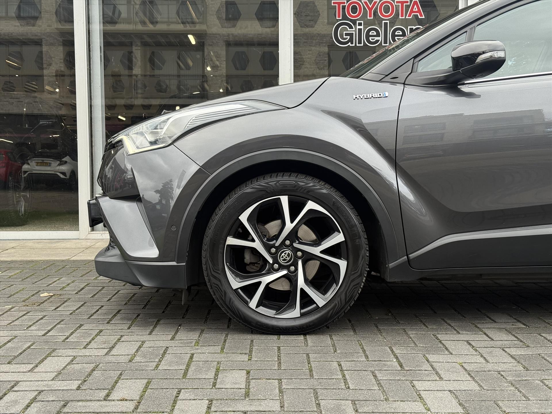 Toyota C-HR 1.8 Hybrid Bi-Tone Plus | Leer, Stoel + Stuurverwarming, Navigatie, Dodehoekherkenning, Parkeersensoren 48507331-13.jpg | Autobedrijf Gielen