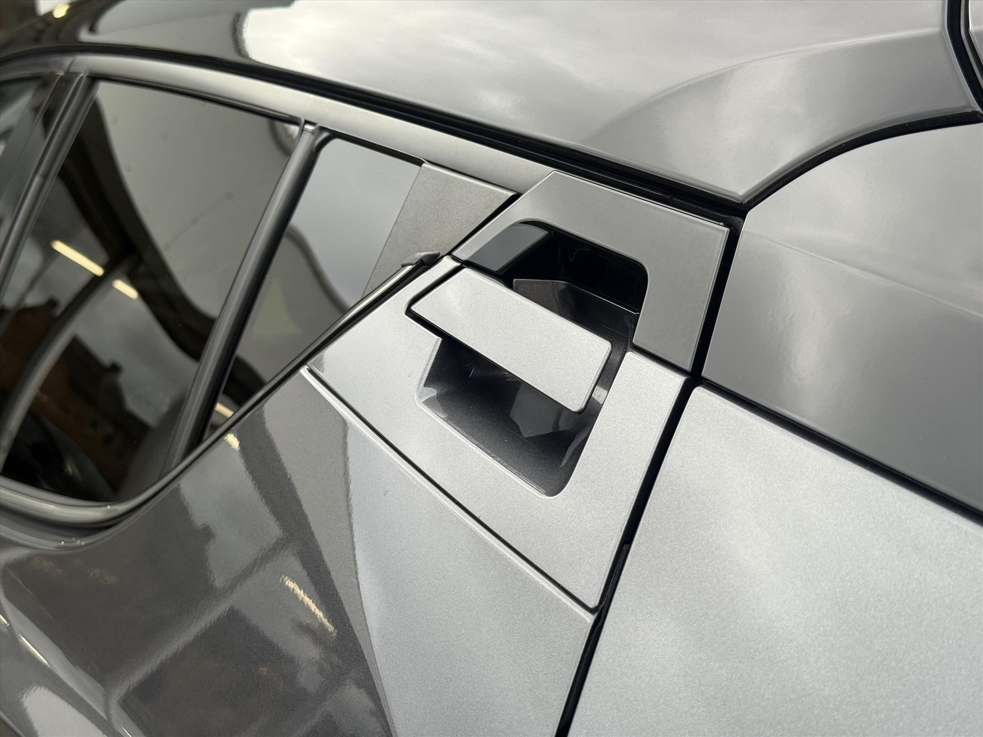 Toyota C-HR 1.8 Hybrid Bi-Tone Plus | Leer, Stoel + Stuurverwarming, Navigatie, Dodehoekherkenning, Parkeersensoren 48507331-18.jpg | Autobedrijf Gielen