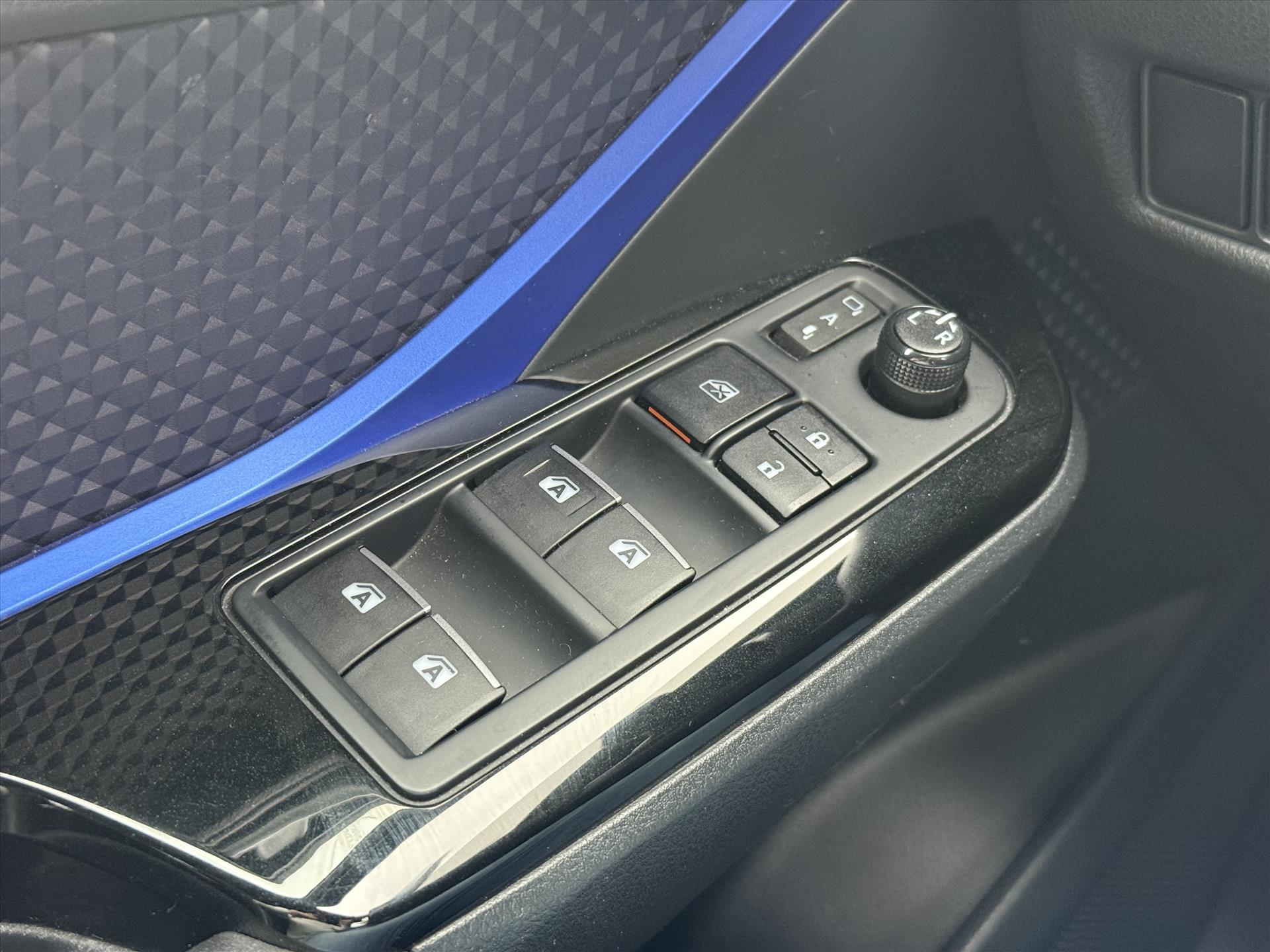 Toyota C-HR 1.8 Hybrid Bi-Tone Plus | Leer, Stoel + Stuurverwarming, Navigatie, Dodehoekherkenning, Parkeersensoren 48507331-24.jpg | Autobedrijf Gielen