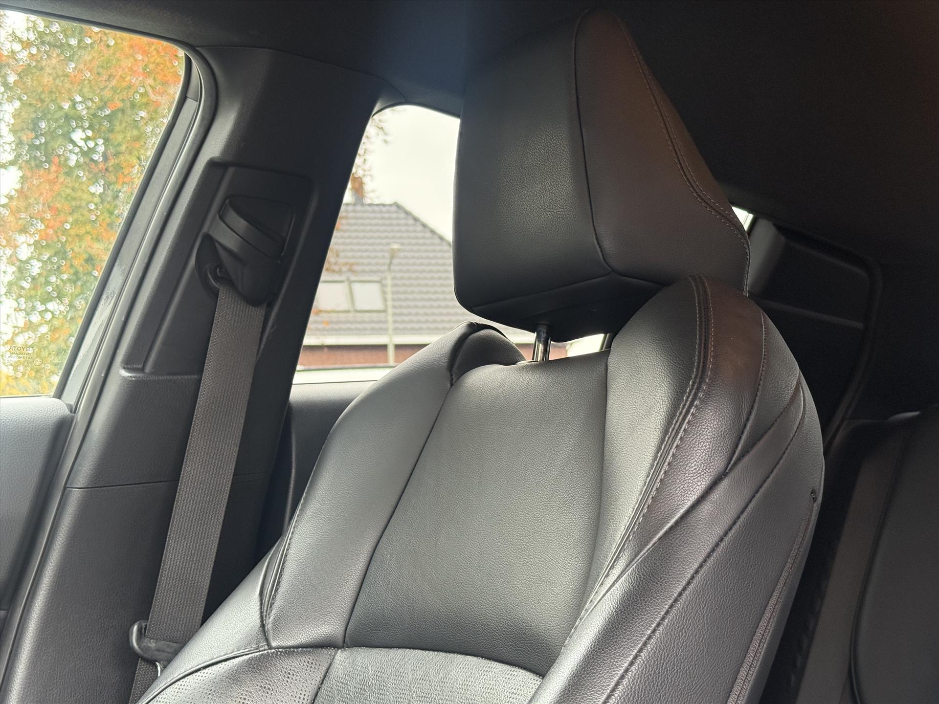 Toyota C-HR 1.8 Hybrid Bi-Tone Plus | Leer, Stoel + Stuurverwarming, Navigatie, Dodehoekherkenning, Parkeersensoren 48507331-25.jpg | Autobedrijf Gielen