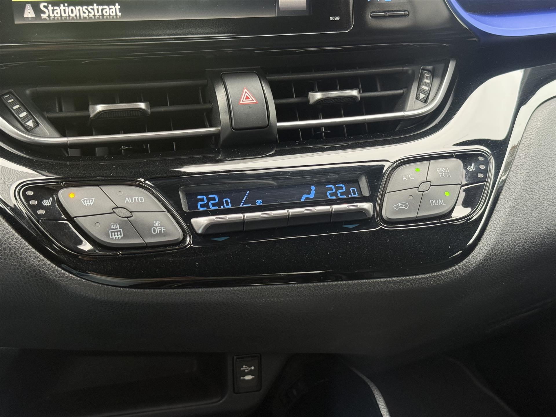 Toyota C-HR 1.8 Hybrid Bi-Tone Plus | Leer, Stoel + Stuurverwarming, Navigatie, Dodehoekherkenning, Parkeersensoren 48507331-34.jpg | Autobedrijf Gielen