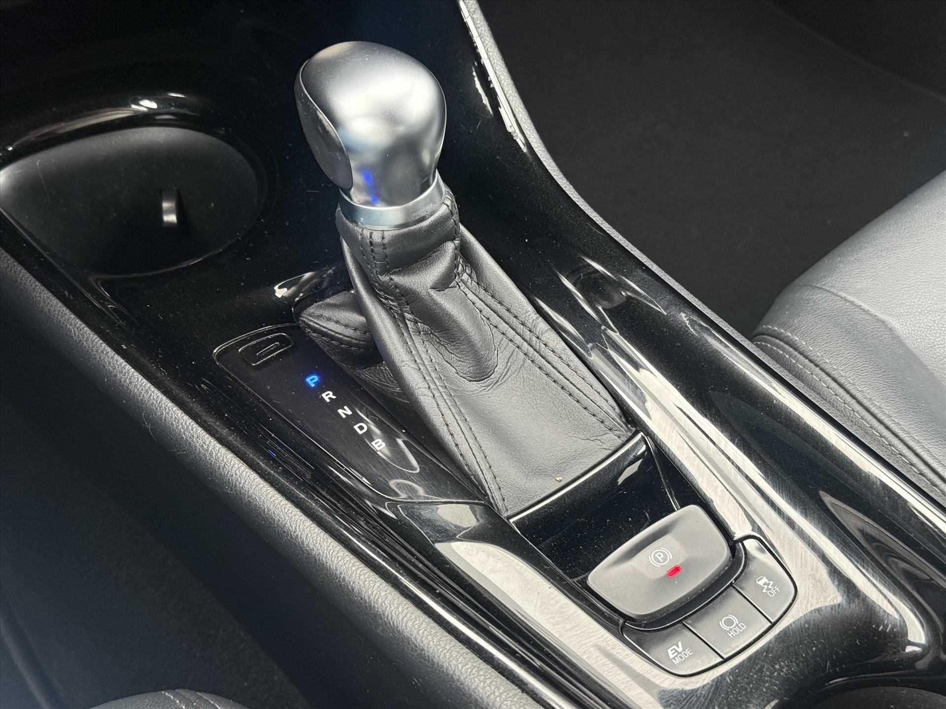 Toyota C-HR 1.8 Hybrid Bi-Tone Plus | Leer, Stoel + Stuurverwarming, Navigatie, Dodehoekherkenning, Parkeersensoren 48507331-36.jpg | Autobedrijf Gielen