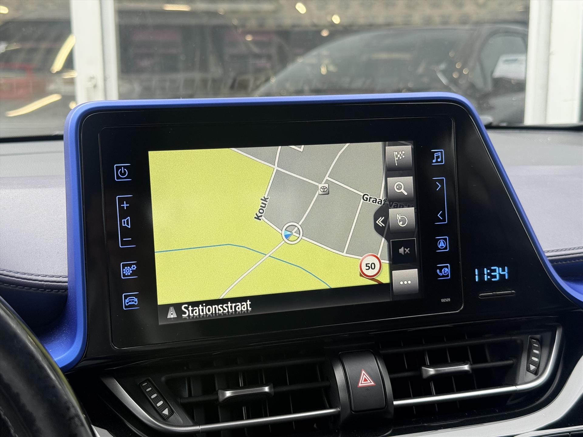 Toyota C-HR 1.8 Hybrid Bi-Tone Plus | Leer, Stoel + Stuurverwarming, Navigatie, Dodehoekherkenning, Parkeersensoren 48507331-38.jpg | Autobedrijf Gielen