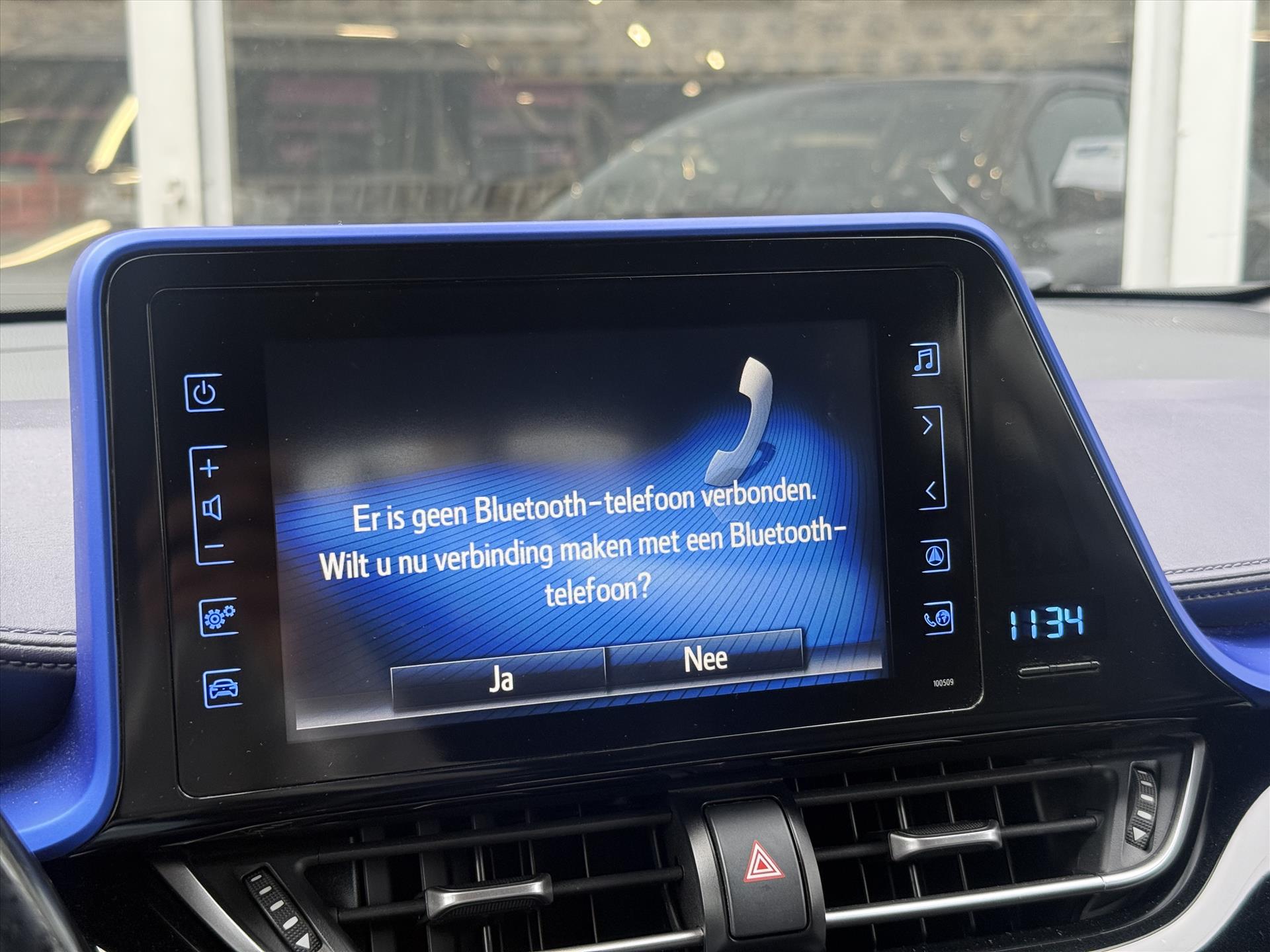 Toyota C-HR 1.8 Hybrid Bi-Tone Plus | Leer, Stoel + Stuurverwarming, Navigatie, Dodehoekherkenning, Parkeersensoren 48507331-39.jpg | Autobedrijf Gielen