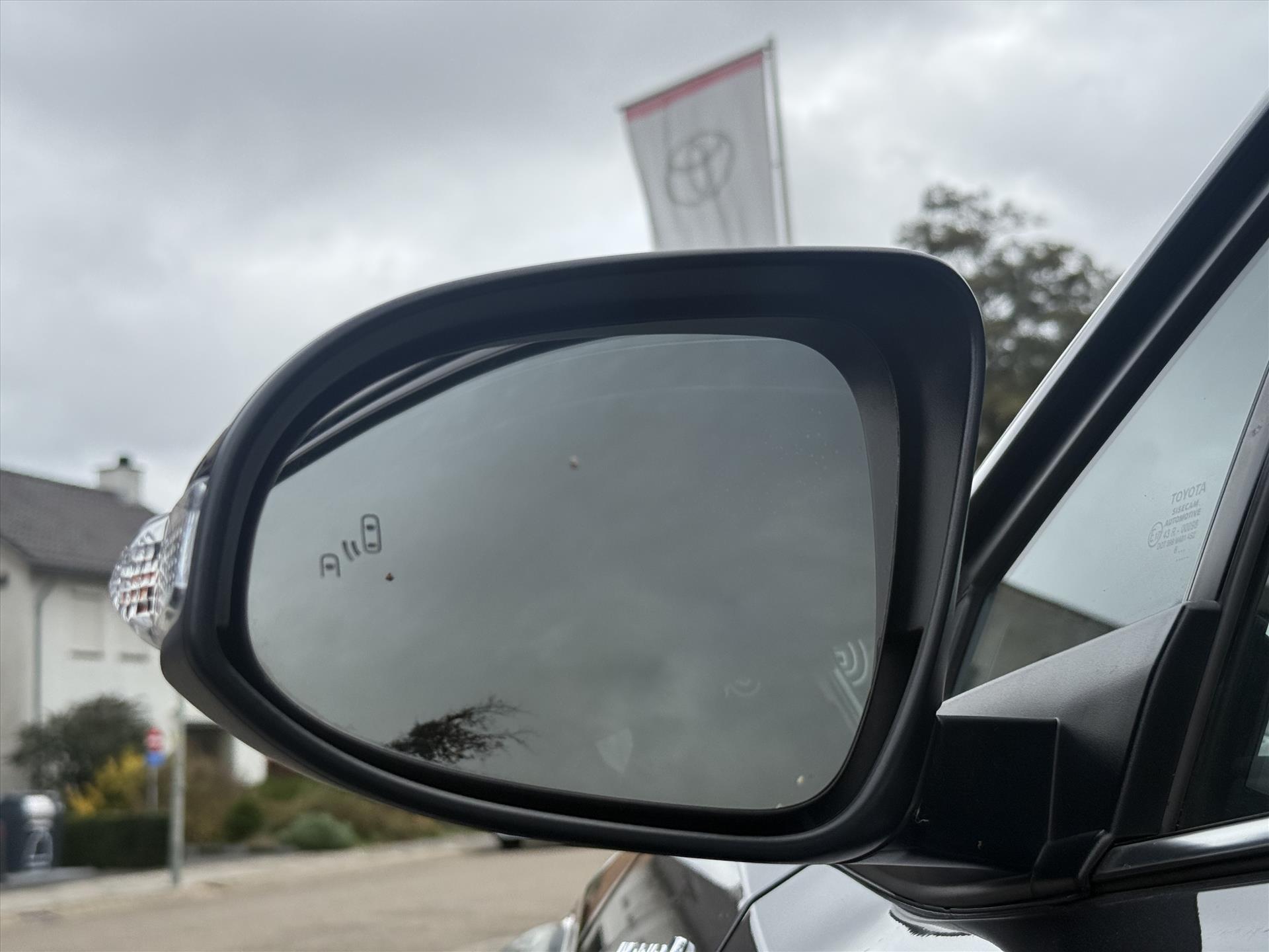 Toyota C-HR 1.8 Hybrid Bi-Tone Plus | Leer, Stoel + Stuurverwarming, Navigatie, Dodehoekherkenning, Parkeersensoren 48507331-4.jpg | Autobedrijf Gielen