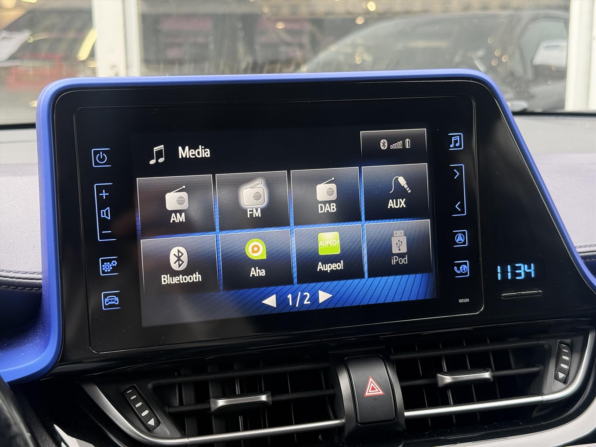 Toyota C-HR 1.8 Hybrid Bi-Tone Plus | Leer, Stoel + Stuurverwarming, Navigatie, Dodehoekherkenning, Parkeersensoren 48507331-40.jpg | Autobedrijf Gielen