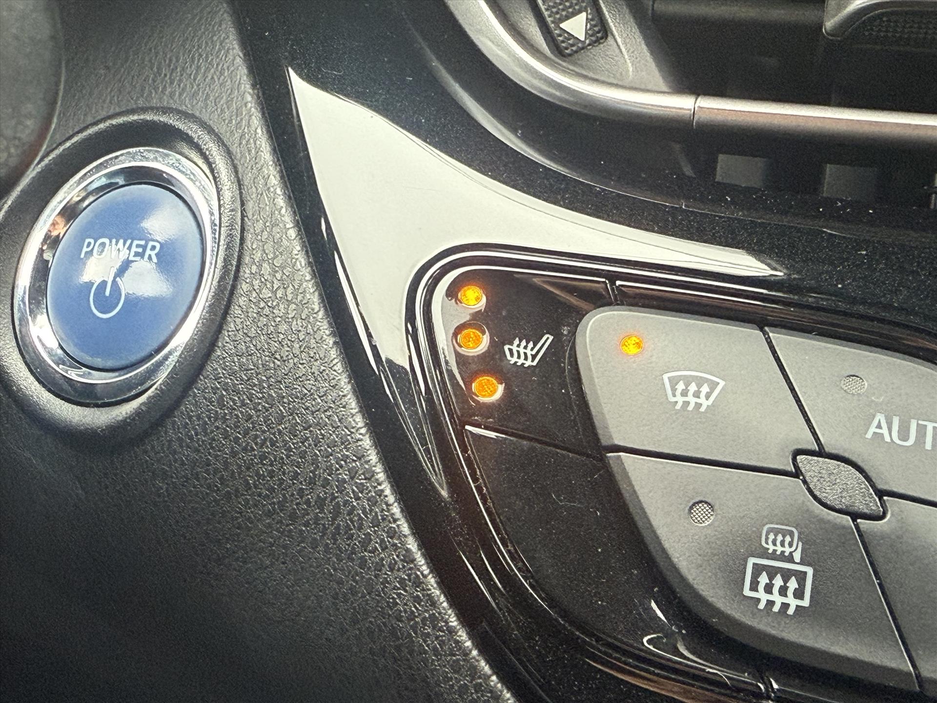 Toyota C-HR 1.8 Hybrid Bi-Tone Plus | Leer, Stoel + Stuurverwarming, Navigatie, Dodehoekherkenning, Parkeersensoren 48507331-41.jpg | Autobedrijf Gielen