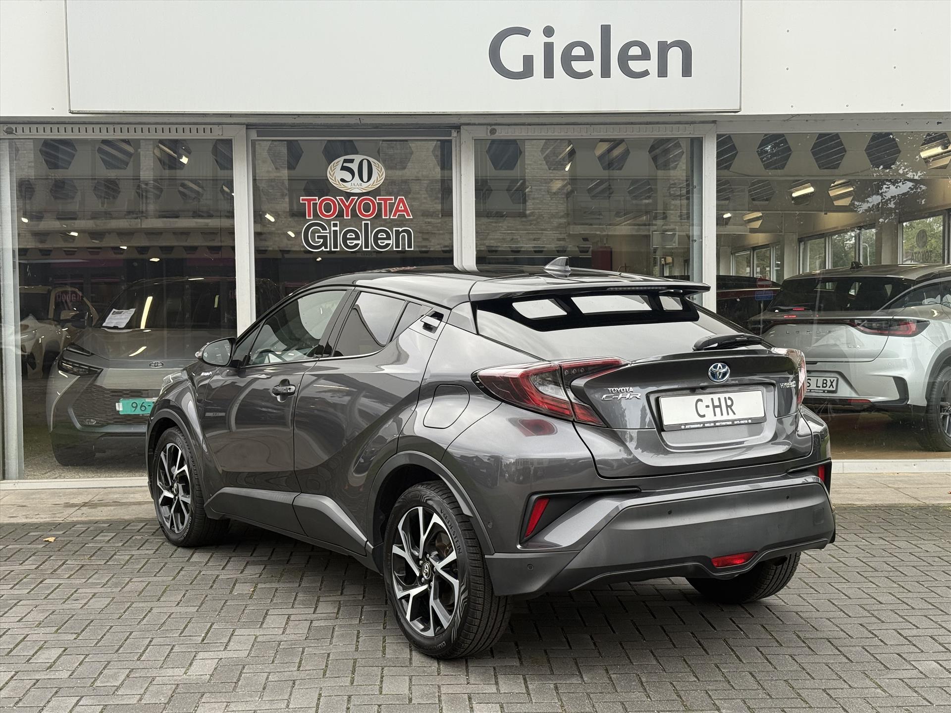 Toyota C-HR 1.8 Hybrid Bi-Tone Plus | Leer, Stoel + Stuurverwarming, Navigatie, Dodehoekherkenning, Parkeersensoren 48507331-45.jpg | Autobedrijf Gielen
