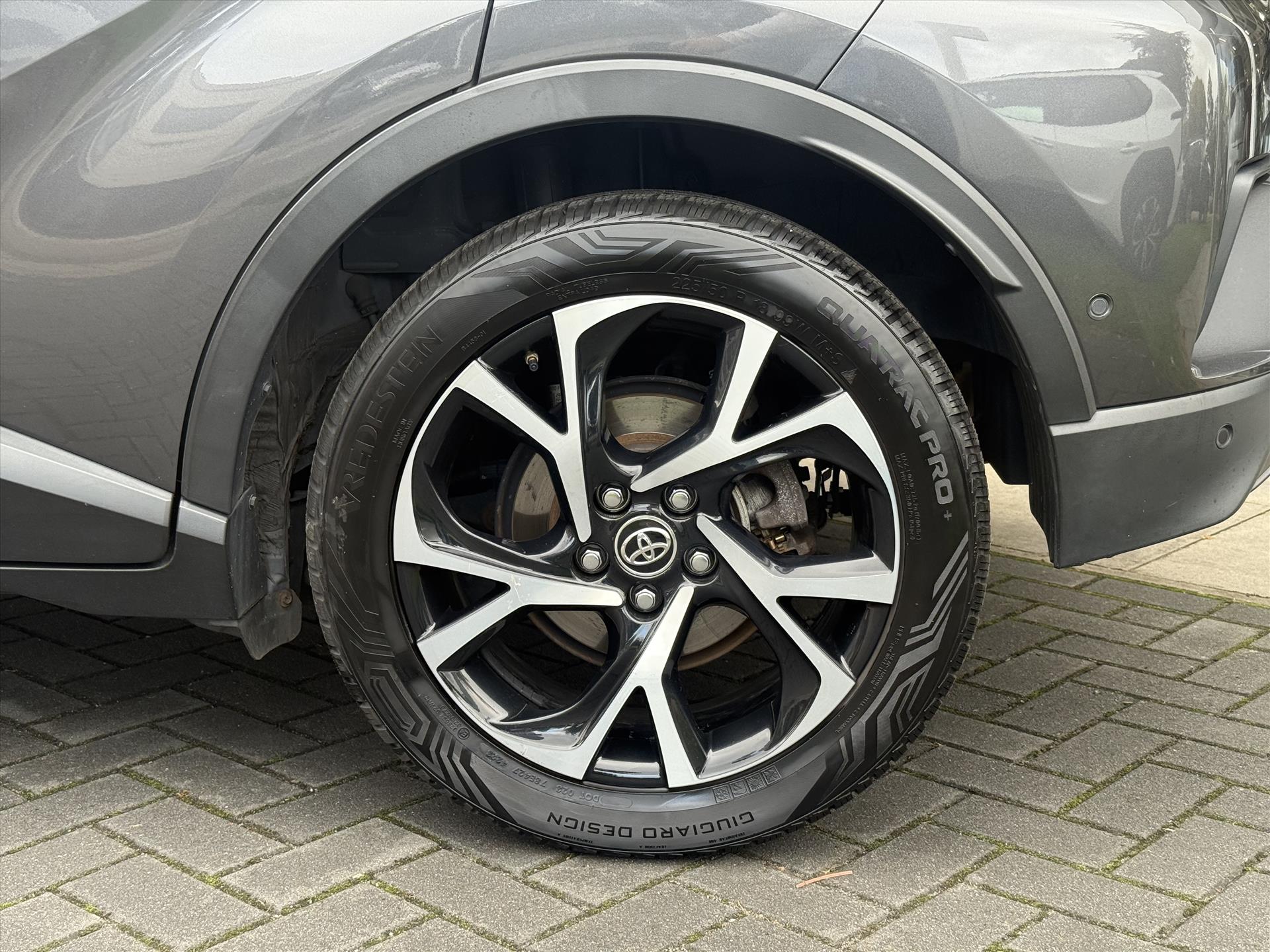 Toyota C-HR 1.8 Hybrid Bi-Tone Plus | Leer, Stoel + Stuurverwarming, Navigatie, Dodehoekherkenning, Parkeersensoren 48507331-6.jpg | Autobedrijf Gielen