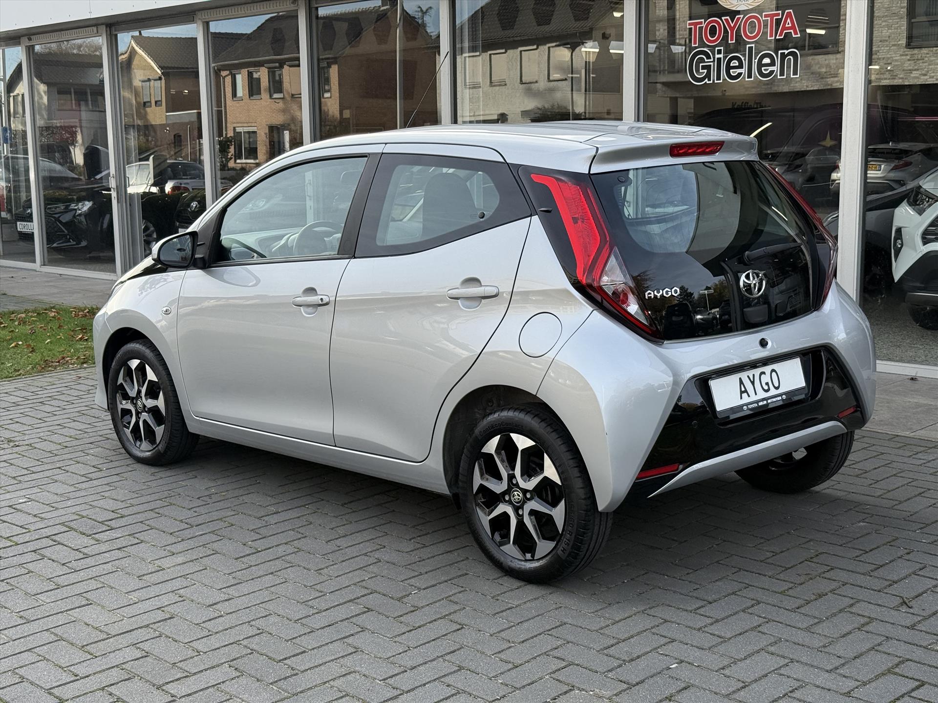 Toyota Aygo 1.0 VVT-i Automaat X-Joy | Lichtmetalen velgen, Apple CarPlay/Android auto, Parkeercamera, In hoogte verstelbare stoel 48598438-3.jpg | Autobedrijf Gielen