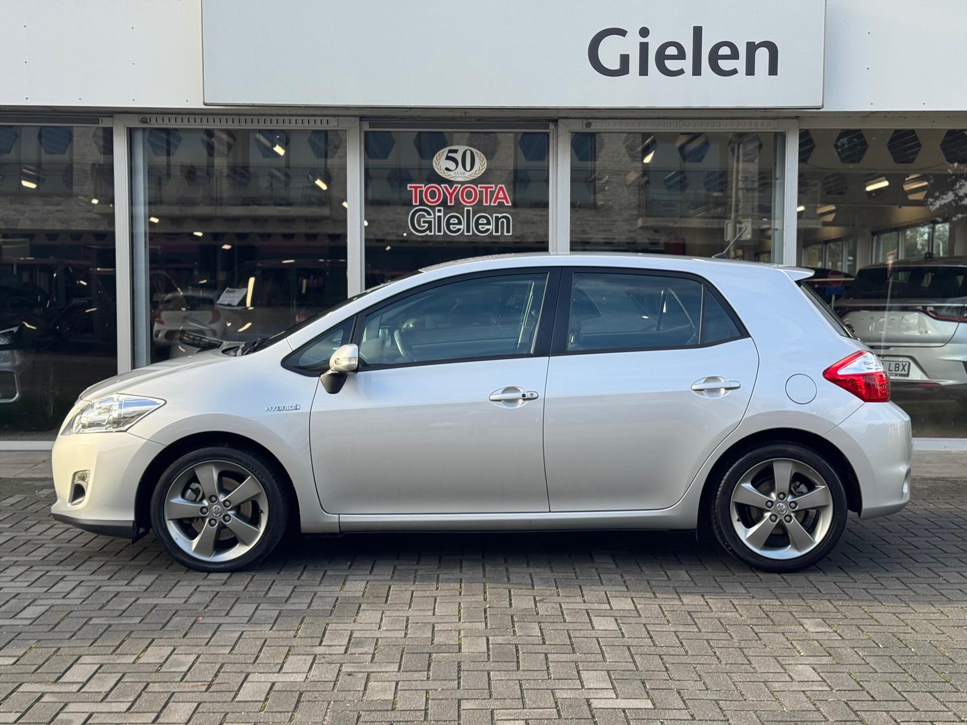 Toyota Auris 1.8 Full Hybrid Executive | Eerste eigenaar, Trekhaak, Navigatie, Keyless, 17 inch, Camera, Cruise control, Nieuw geleverd & ond 48610627-1.jpg | Autobedrijf Gielen