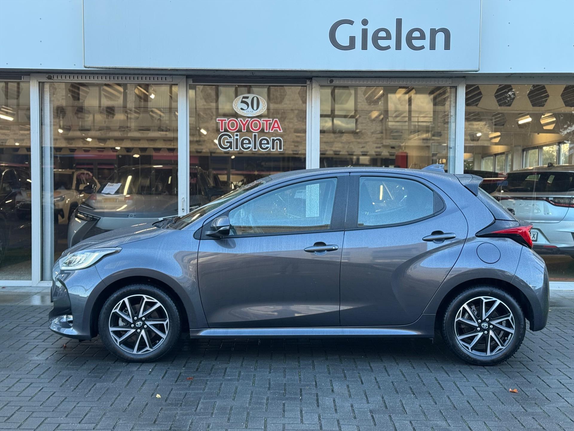 Toyota Yaris 1.5 Hybrid Dynamic | 16 inch, LED, Apple CarPlay/Android Auto, Parkeercamera, Adaptive cruise control 48673469-2.jpg | Autobedrijf Gielen