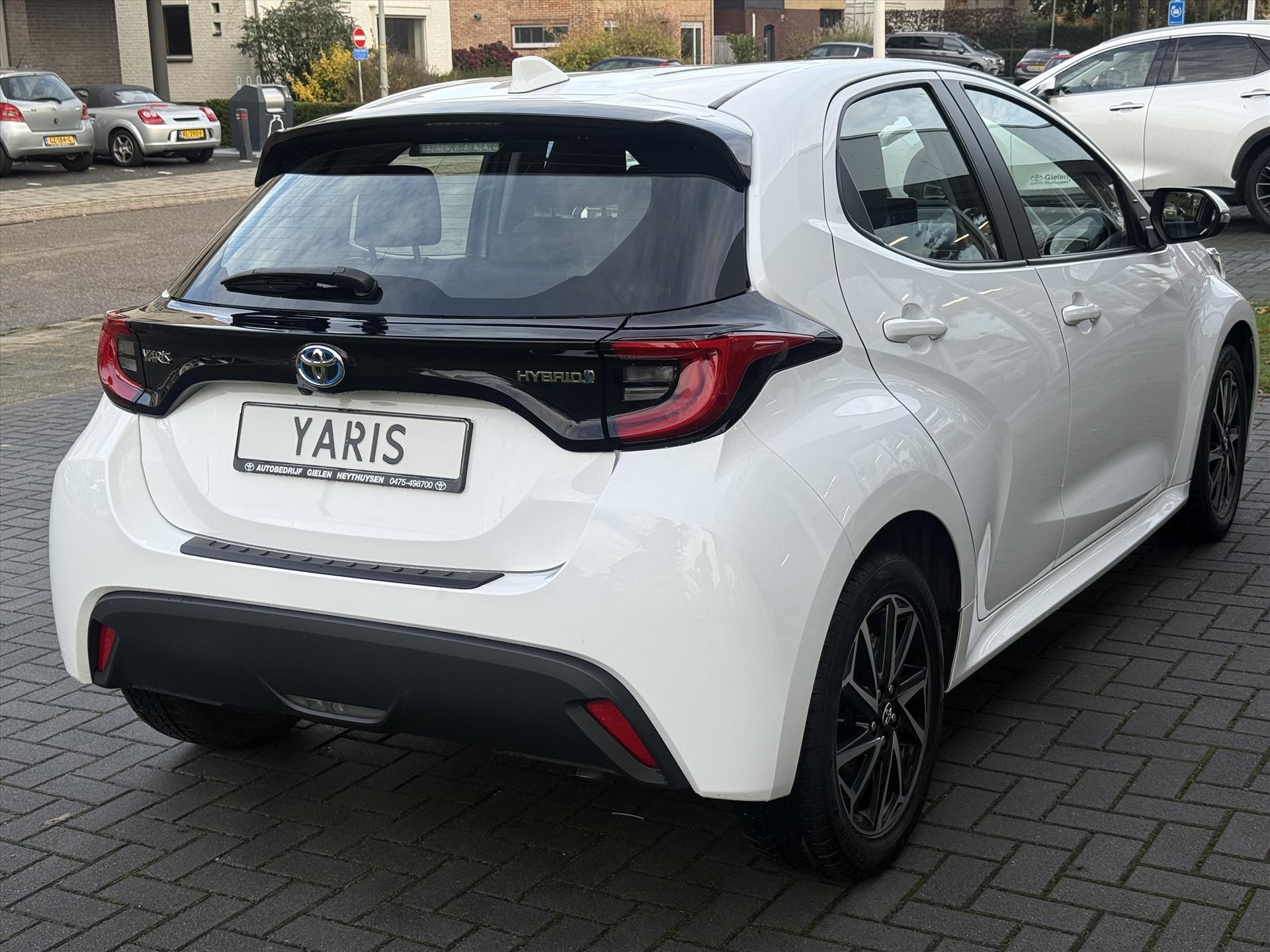 Toyota Yaris 1.5 Hybrid Dynamic Plus | Stoelverwarming, 16 inch, LED, Apple CarPlay/Android Auto, Parkeercamera, Keyless 48673478-3.jpg | Autobedrijf Gielen