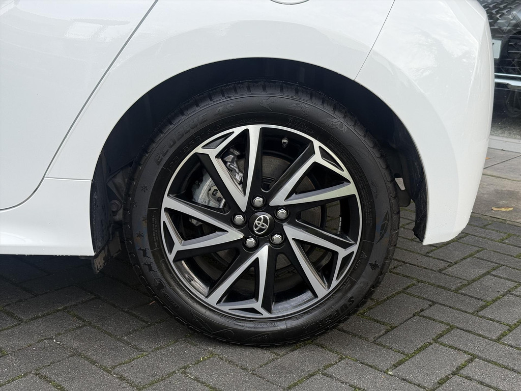 Toyota Yaris 1.5 Hybrid Dynamic Plus | Stoelverwarming, 16 inch, LED, Apple CarPlay/Android Auto, Parkeercamera, Keyless 48673478-4.jpg | Autobedrijf Gielen