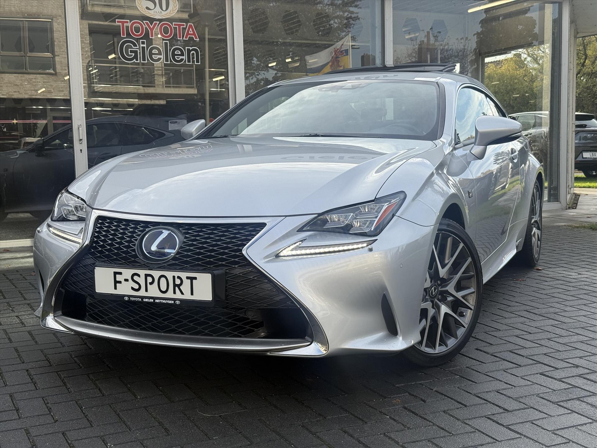 Lexus RC 300h F Sport Line | Schuifdak, Parkeersensoren, Stoelventilatie + verwarming, Leer, Dodehoekherkenning, Navigatie 48721420-1.jpg | Autobedrijf Gielen
