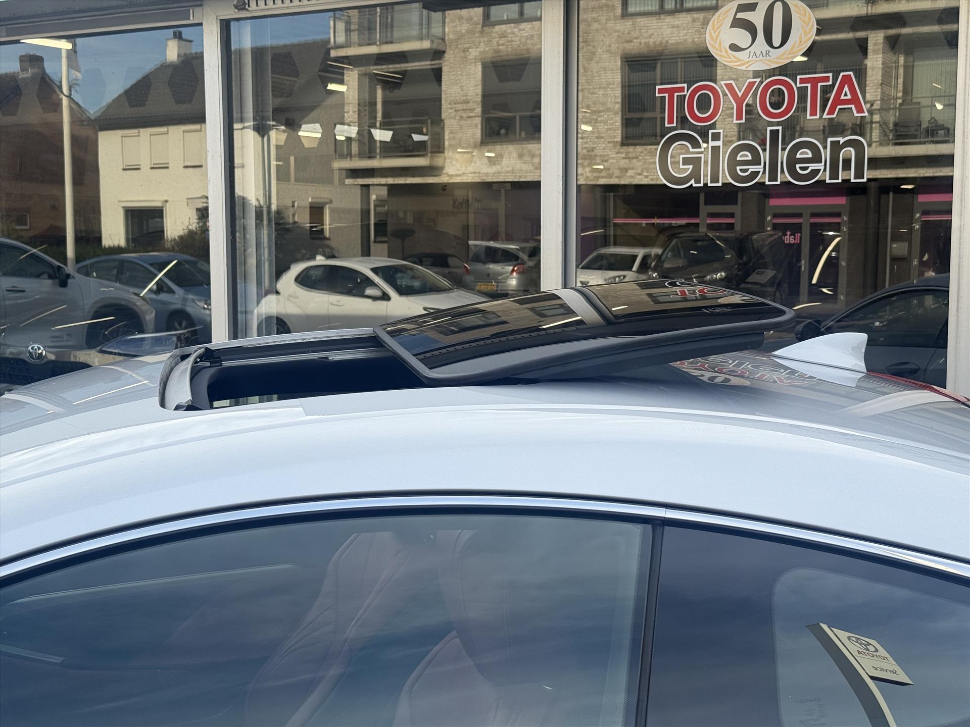 Lexus RC 300h F Sport Line | Schuifdak, Parkeersensoren, Stoelventilatie + verwarming, Leer, Dodehoekherkenning, Navigatie 48721420-2.jpg | Autobedrijf Gielen