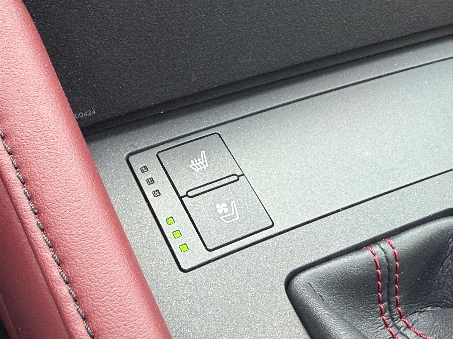 Lexus RC 300h F Sport Line | Schuifdak, Parkeersensoren, Stoelventilatie + verwarming, Leer, Dodehoekherkenning, Navigatie 48721420-26.jpg | Autobedrijf Gielen