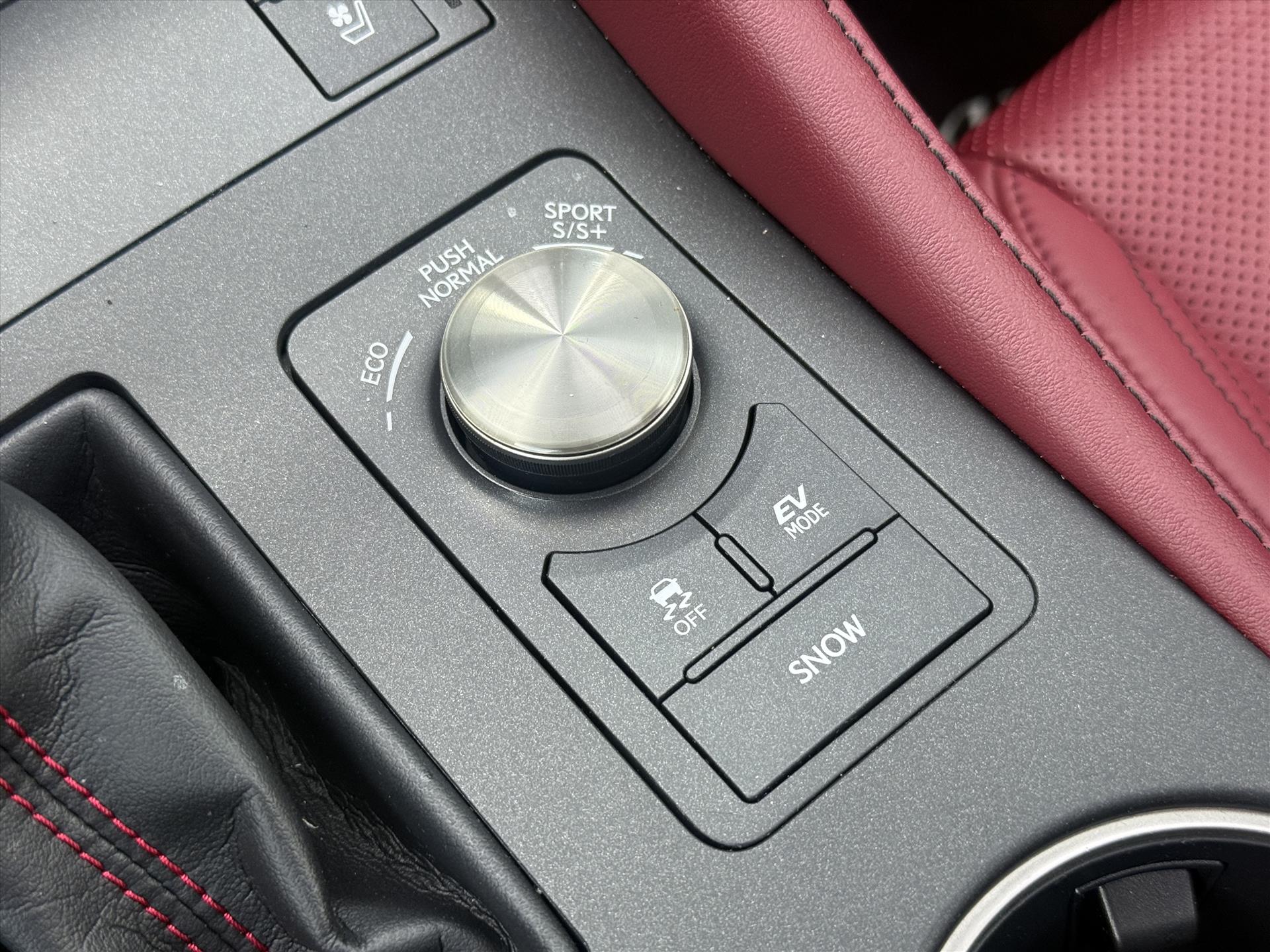 Lexus RC 300h F Sport Line | Schuifdak, Parkeersensoren, Stoelventilatie + verwarming, Leer, Dodehoekherkenning, Navigatie 48721420-30.jpg | Autobedrijf Gielen