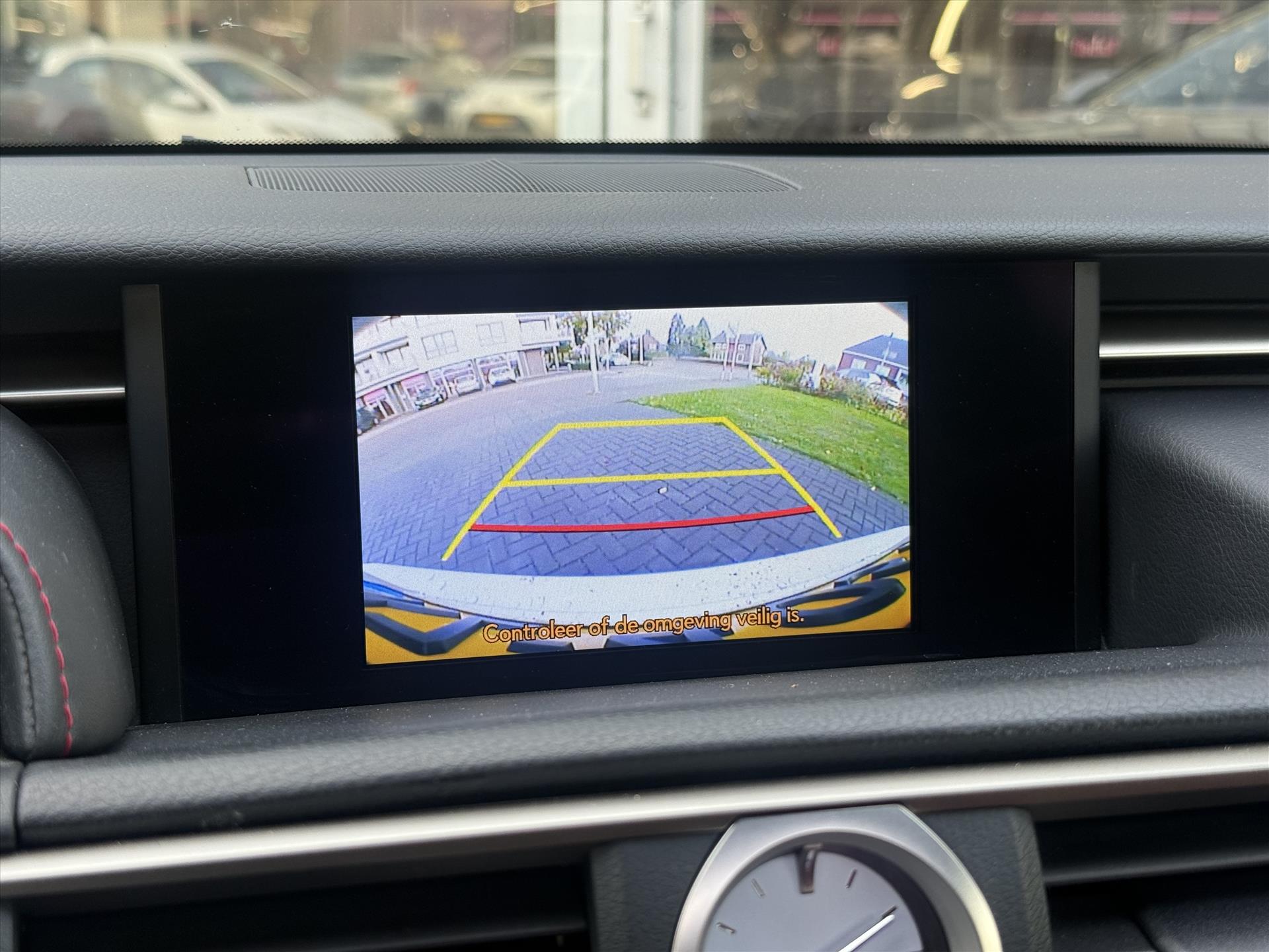 Lexus RC 300h F Sport Line | Schuifdak, Parkeersensoren, Stoelventilatie + verwarming, Leer, Dodehoekherkenning, Navigatie 48721420-32.jpg | Autobedrijf Gielen