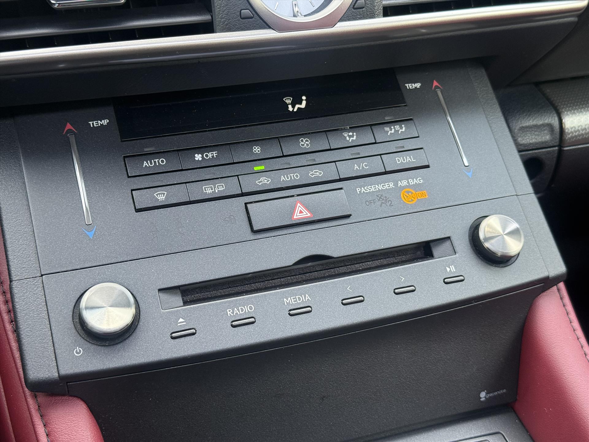 Lexus RC 300h F Sport Line | Schuifdak, Parkeersensoren, Stoelventilatie + verwarming, Leer, Dodehoekherkenning, Navigatie 48721420-34.jpg | Autobedrijf Gielen