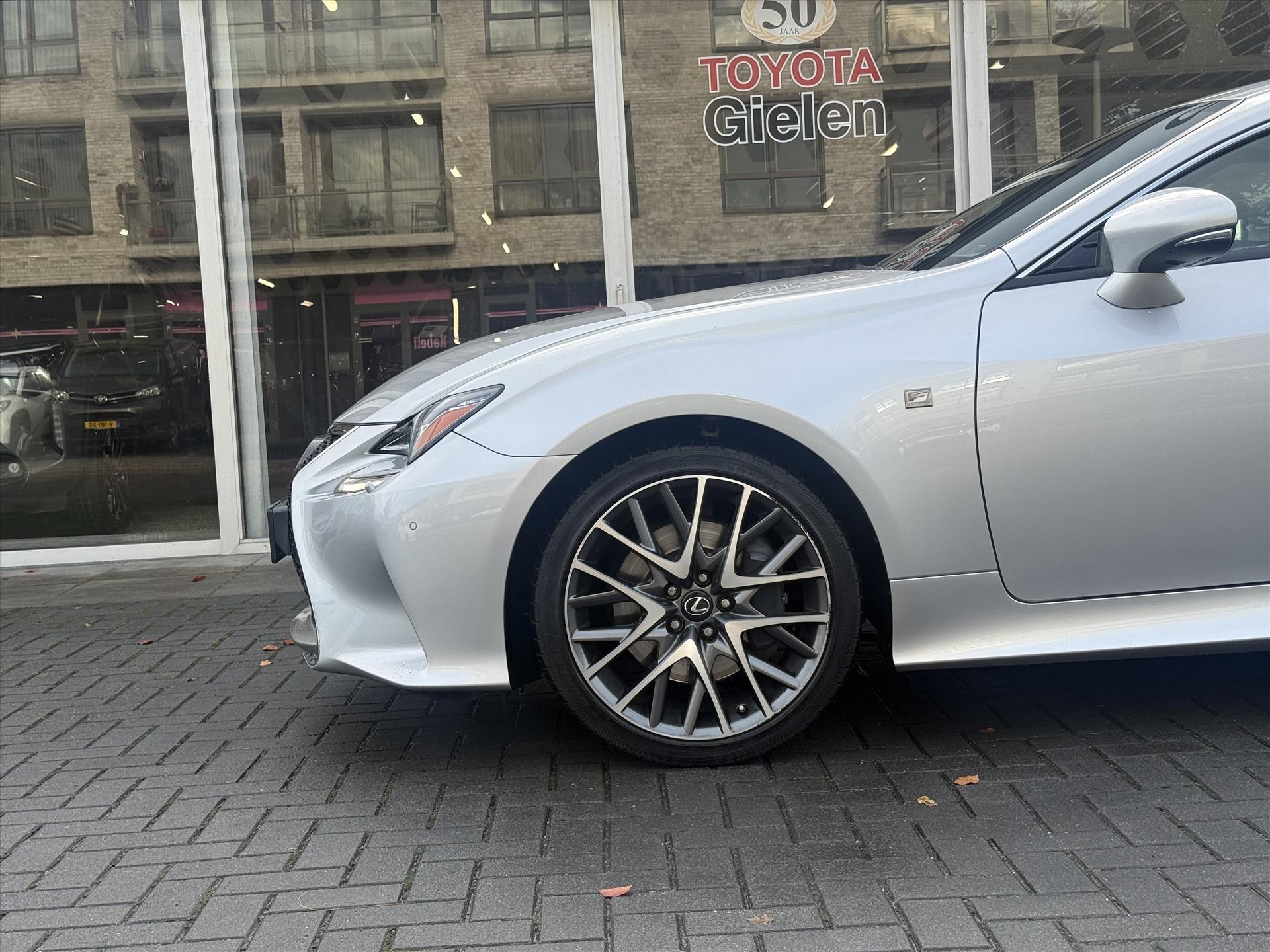 Lexus RC 300h F Sport Line | Schuifdak, Parkeersensoren, Stoelventilatie + verwarming, Leer, Dodehoekherkenning, Navigatie 48721420-7.jpg | Autobedrijf Gielen