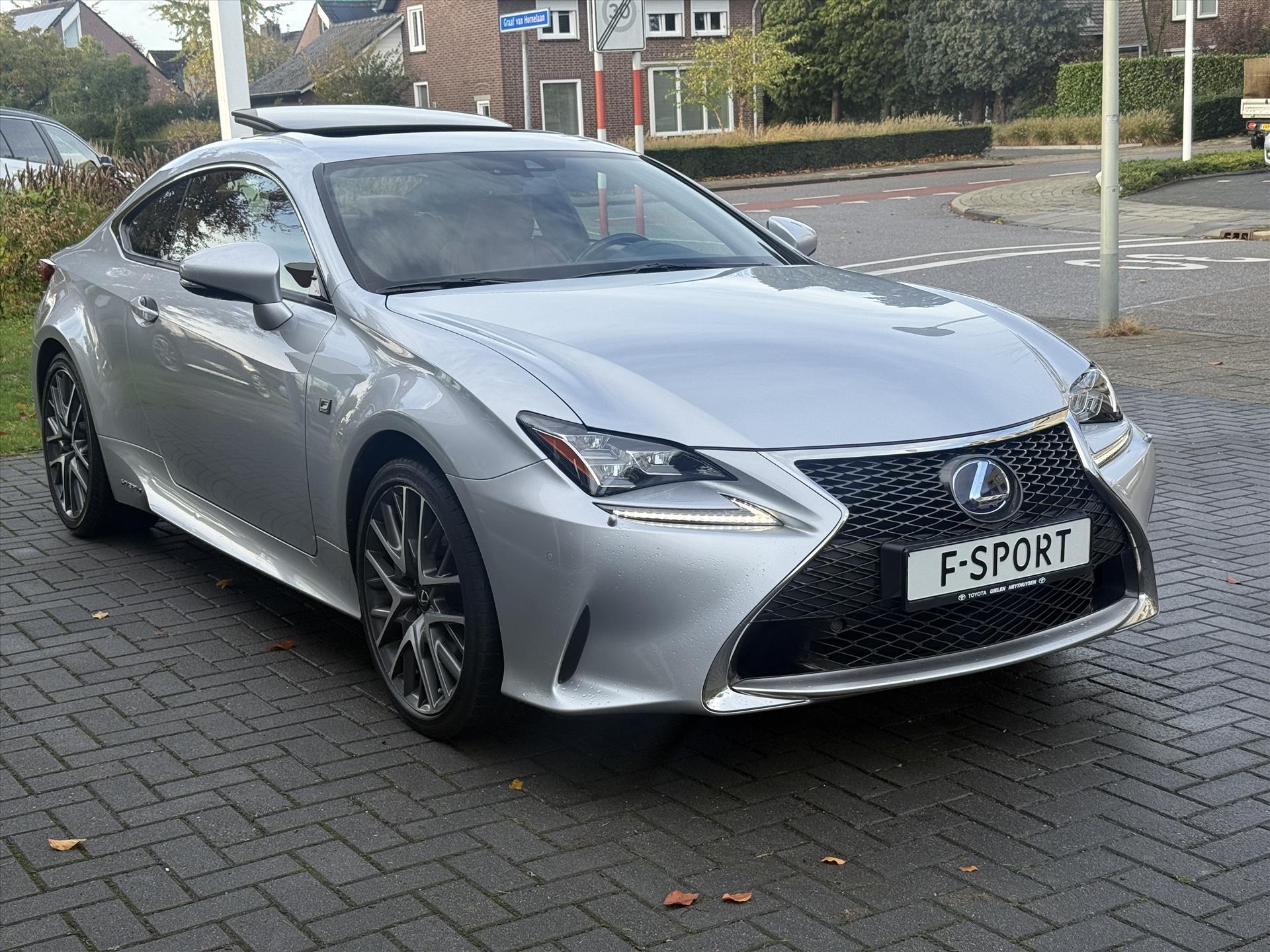 Lexus RC 300h F Sport Line | Schuifdak, Parkeersensoren, Stoelventilatie + verwarming, Leer, Dodehoekherkenning, Navigatie 48721420-9.jpg | Autobedrijf Gielen