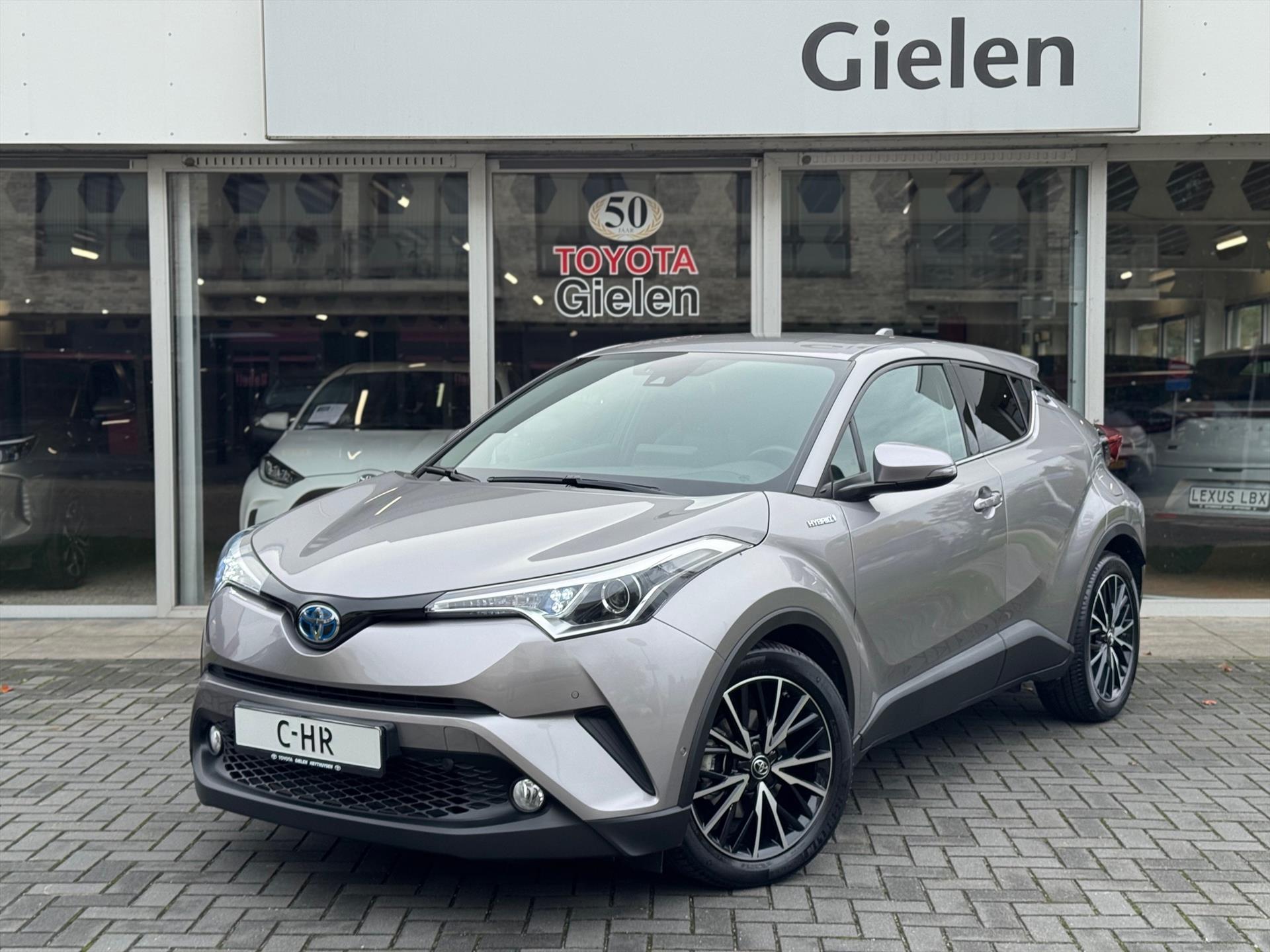 Toyota C-HR 1.8 Hybrid Executive | Stoelverwarming, Navigatie, Keyless, Leer/Stof, 18 Inch 48721902-0.jpg | Autobedrijf Gielen