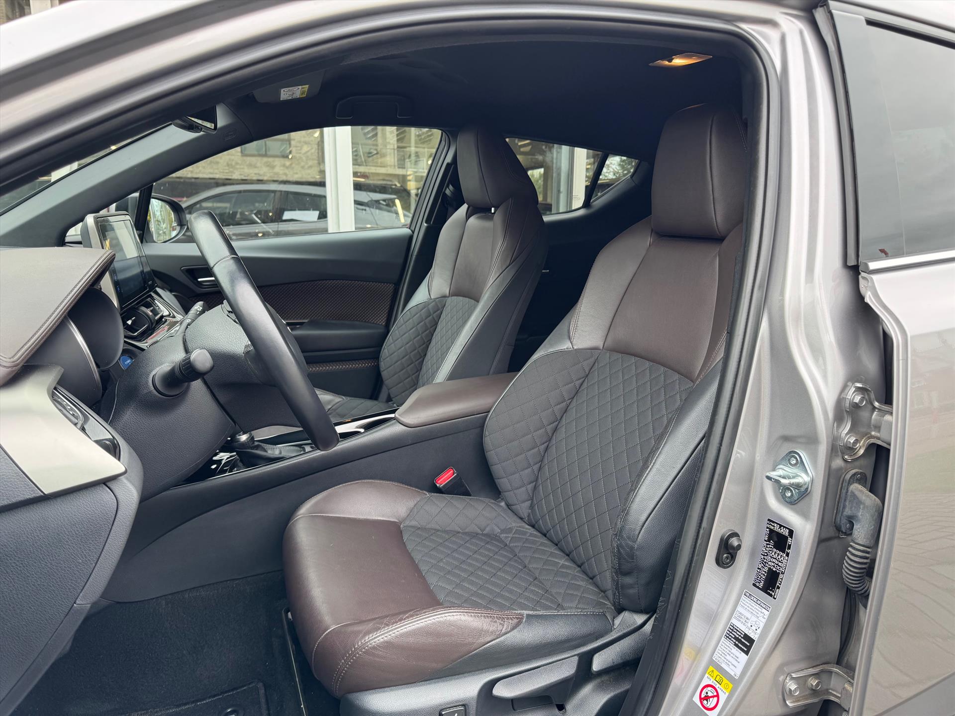 Toyota C-HR 1.8 Hybrid Executive | Stoelverwarming, Navigatie, Keyless, Leer/Stof, 18 Inch 48721902-16.jpg | Autobedrijf Gielen