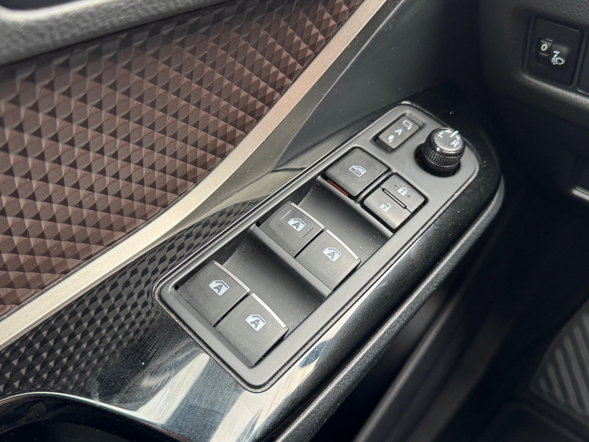 Toyota C-HR 1.8 Hybrid Executive | Stoelverwarming, Navigatie, Keyless, Leer/Stof, 18 Inch 48721902-33.jpg | Autobedrijf Gielen