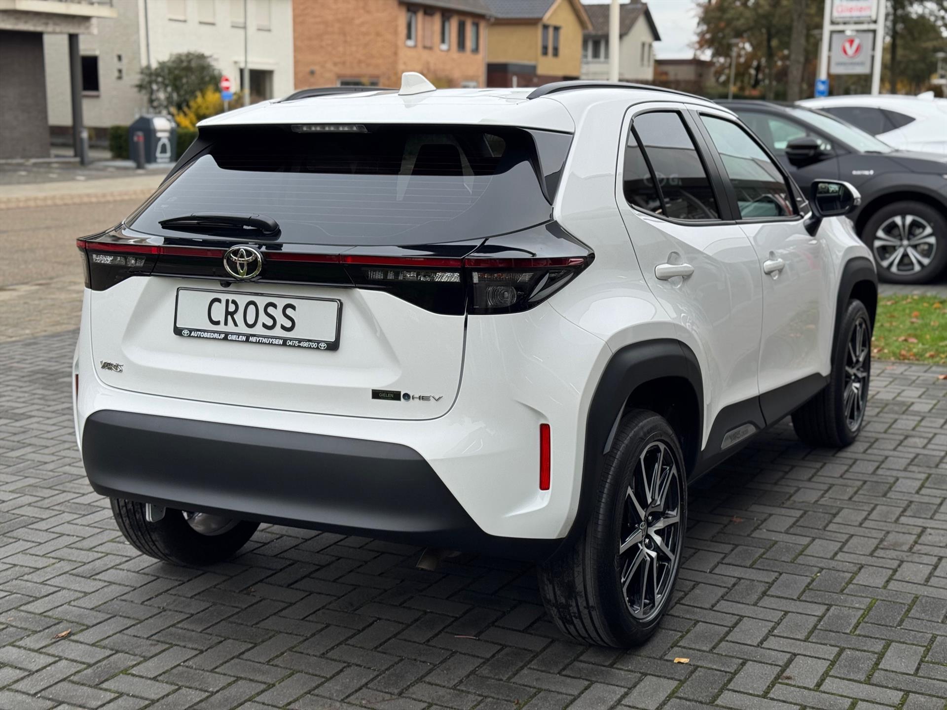 Toyota Yaris Cross 1.5 Hybrid 116pk Dynamic | Stoelverwarming, 18 inch, Apple carplay/Android auto, Parkeercamera, Adaptive cruise control 48721955-4.jpg | Autobedrijf Gielen