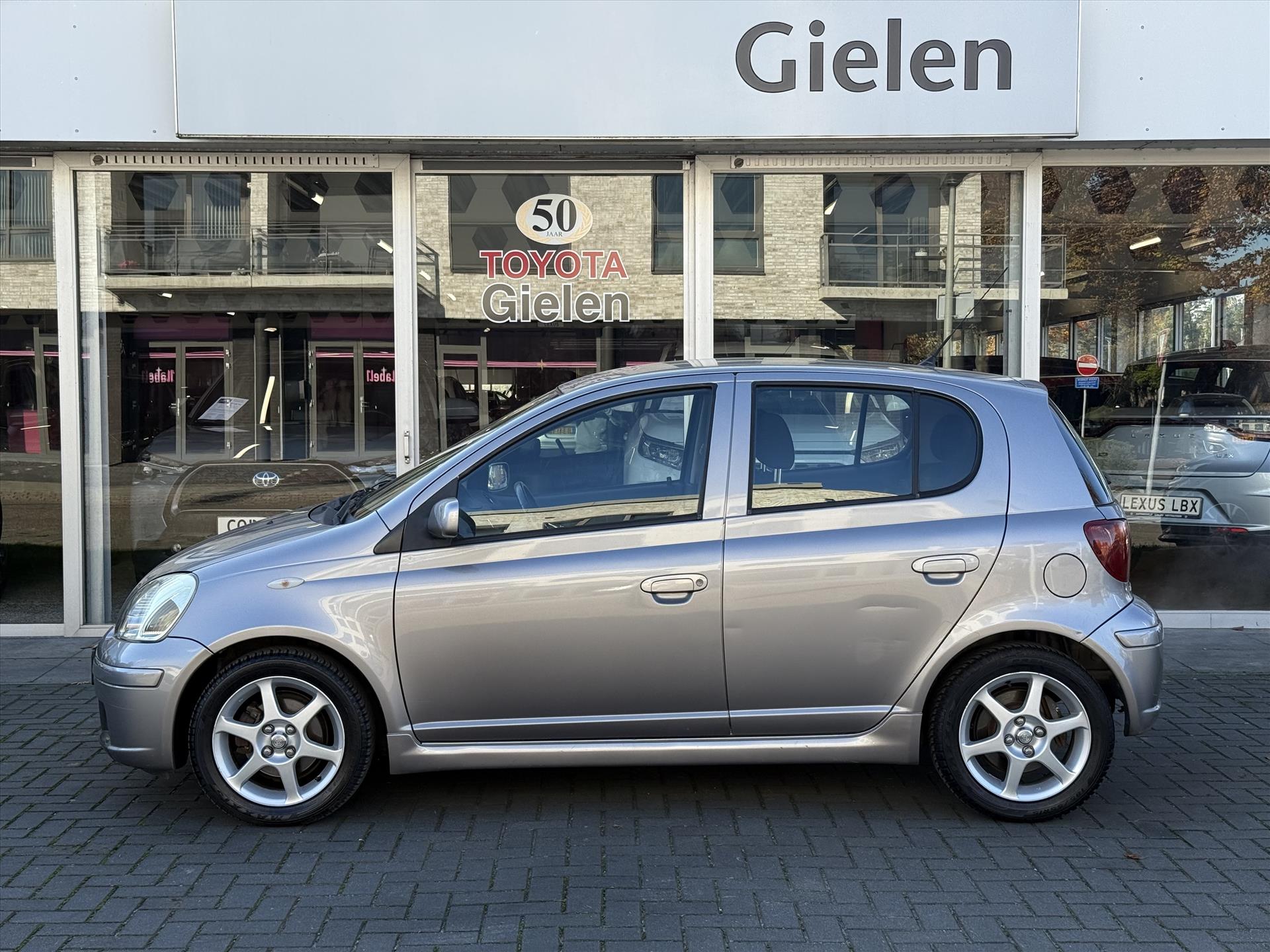 Toyota Yaris 1.5 VVTI 5DR T SPORT | Airconditioning, Lichtmetalen velgen, Centrale deurvergrendeling, Elektrische ramen 48827109-2.jpg | Autobedrijf Gielen