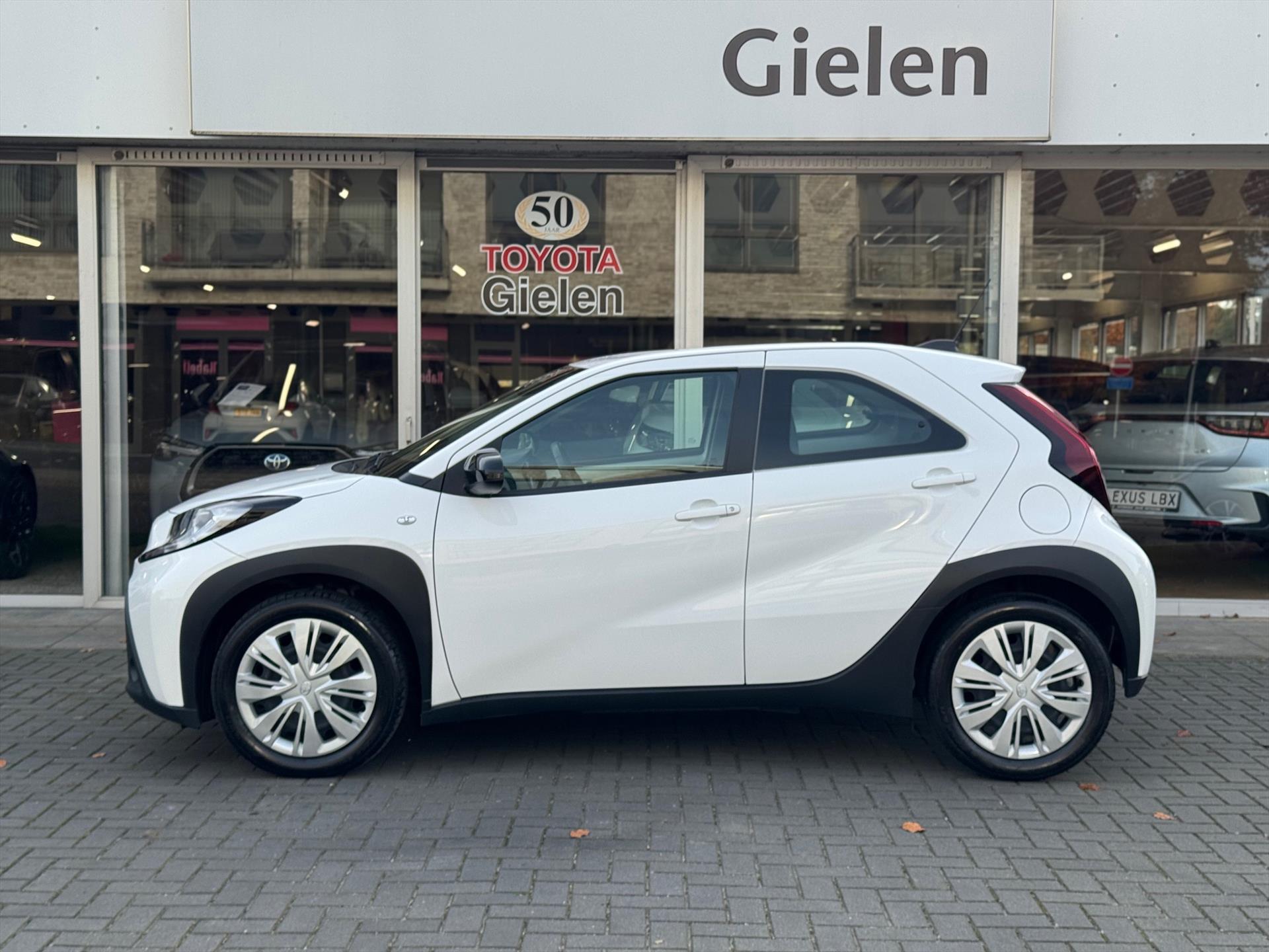 Toyota Aygo X 1.0 VVT-i MT Play | Eerste eigenaar, Apple CarPlay/Android auto, Airco, Parkeercamera, Adaptive cruise control 48842787-2.jpg | Autobedrijf Gielen