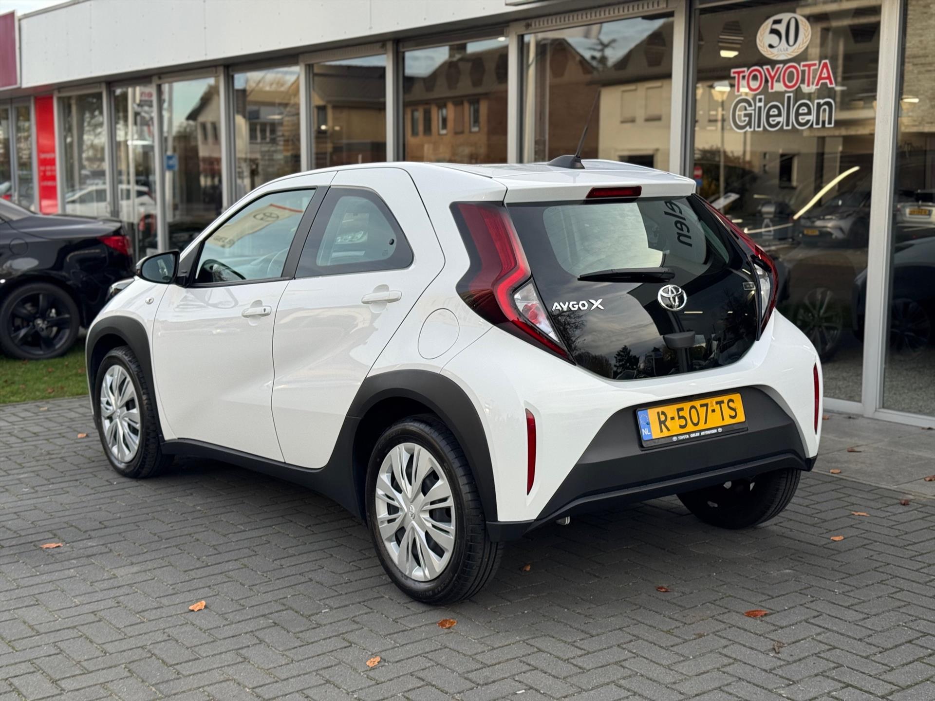 Toyota Aygo X 1.0 VVT-i MT Play | Eerste eigenaar, Apple CarPlay/Android auto, Airco, Parkeercamera, Adaptive cruise control 48842787-3.jpg | Autobedrijf Gielen